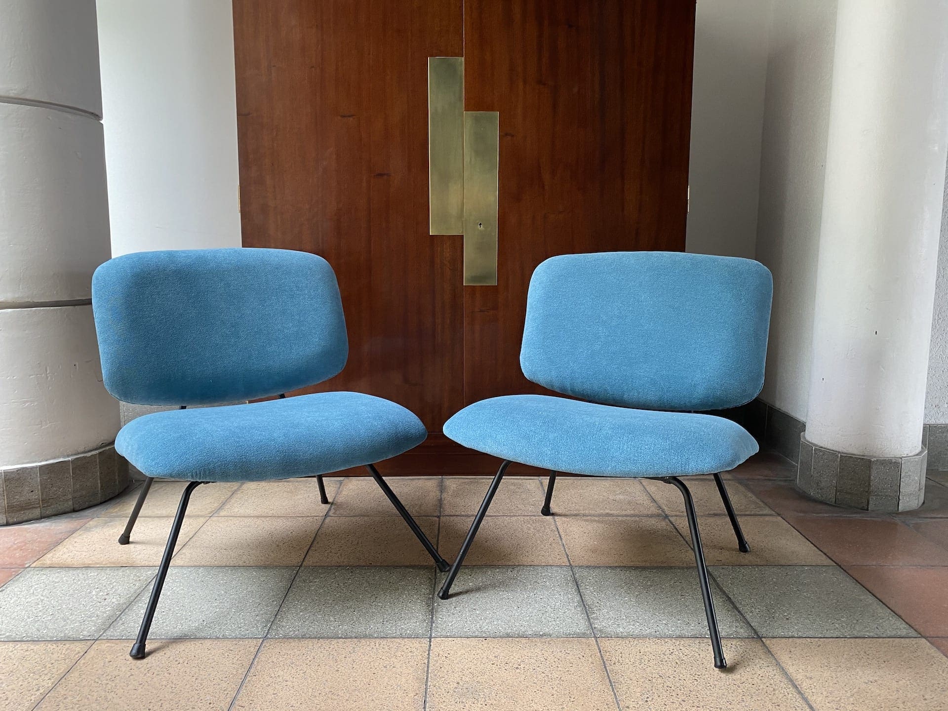 Paire de chauffeuses modèle CM190 par Pierre Paulin, édition Thonet, vers 1960