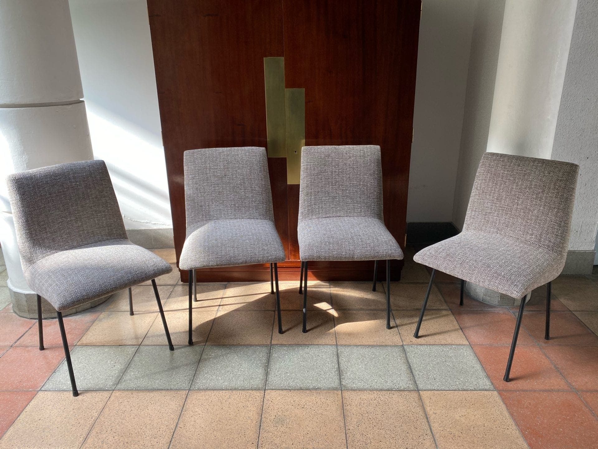 Pierre Paulin – Série de 4 chaises modèle CM145