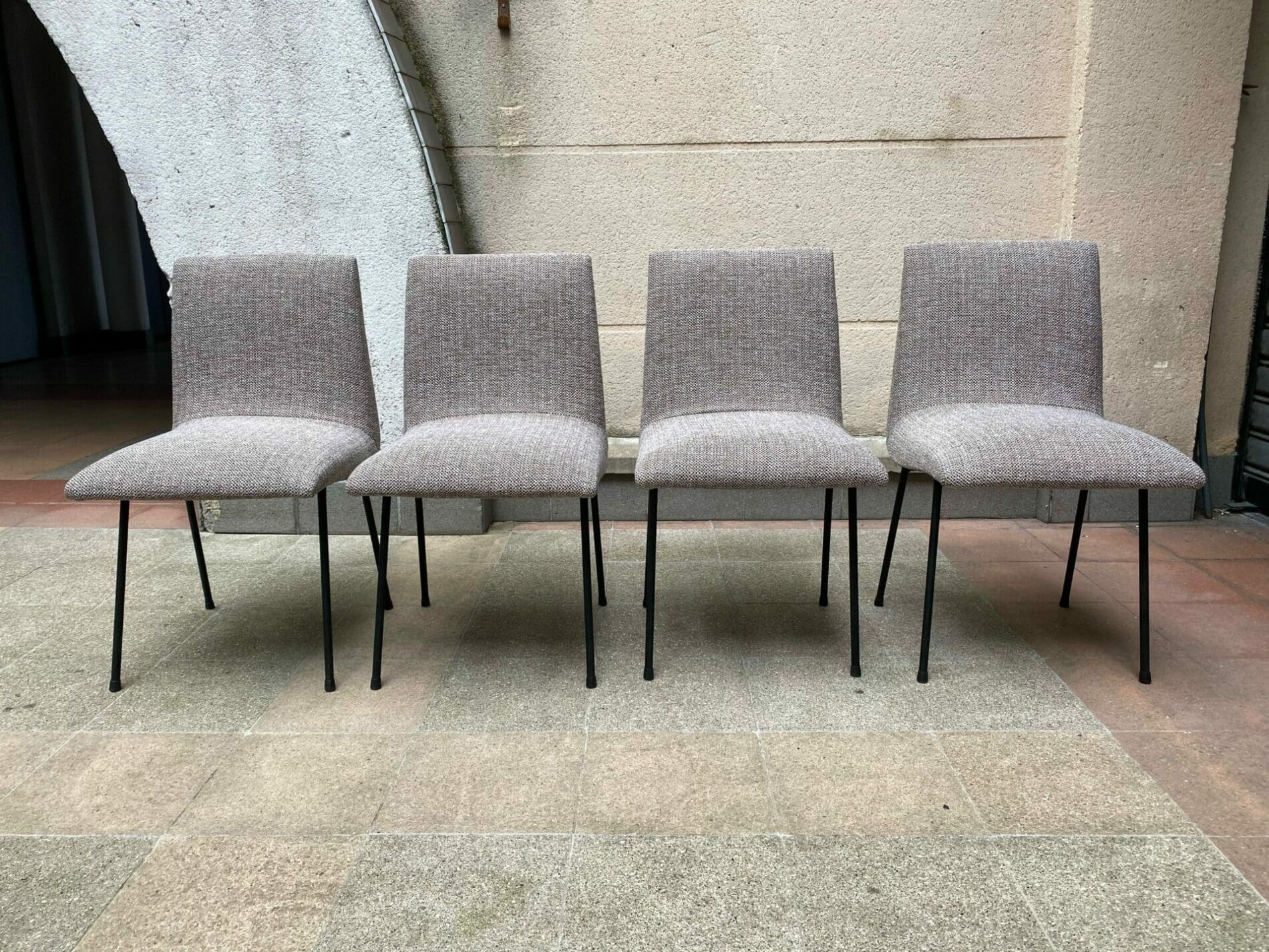 Pierre Paulin – Série de 4 chaises modèle CM145