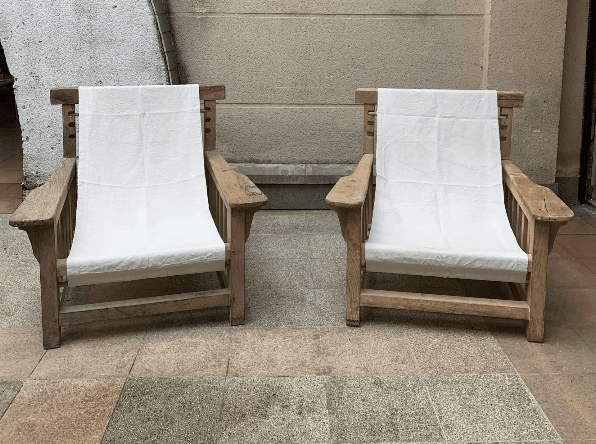 Robert MALLET-STEVENS – Paire de chauffeuses