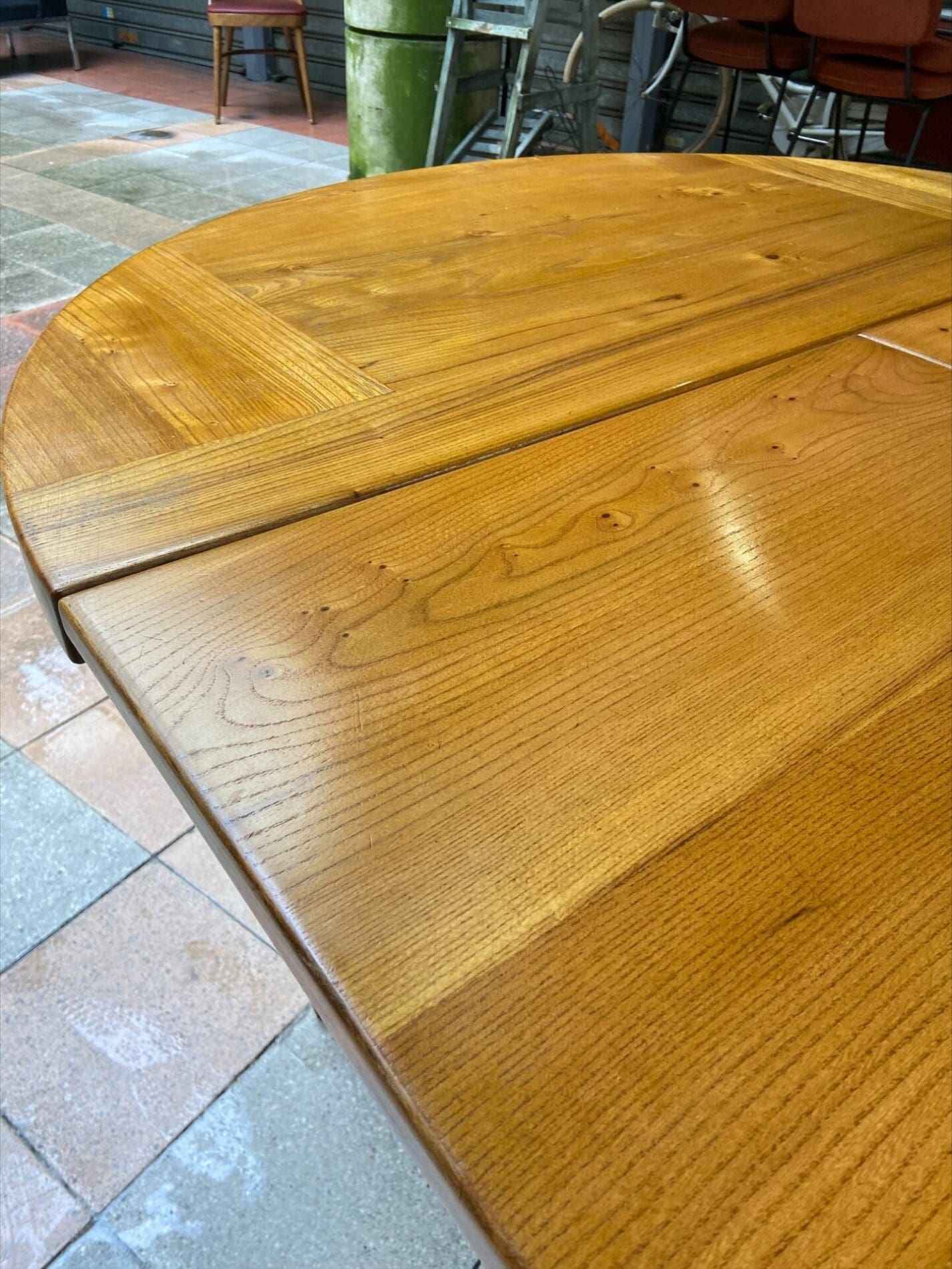 Table à Manger Maison Regain – Orme Massif (1972)