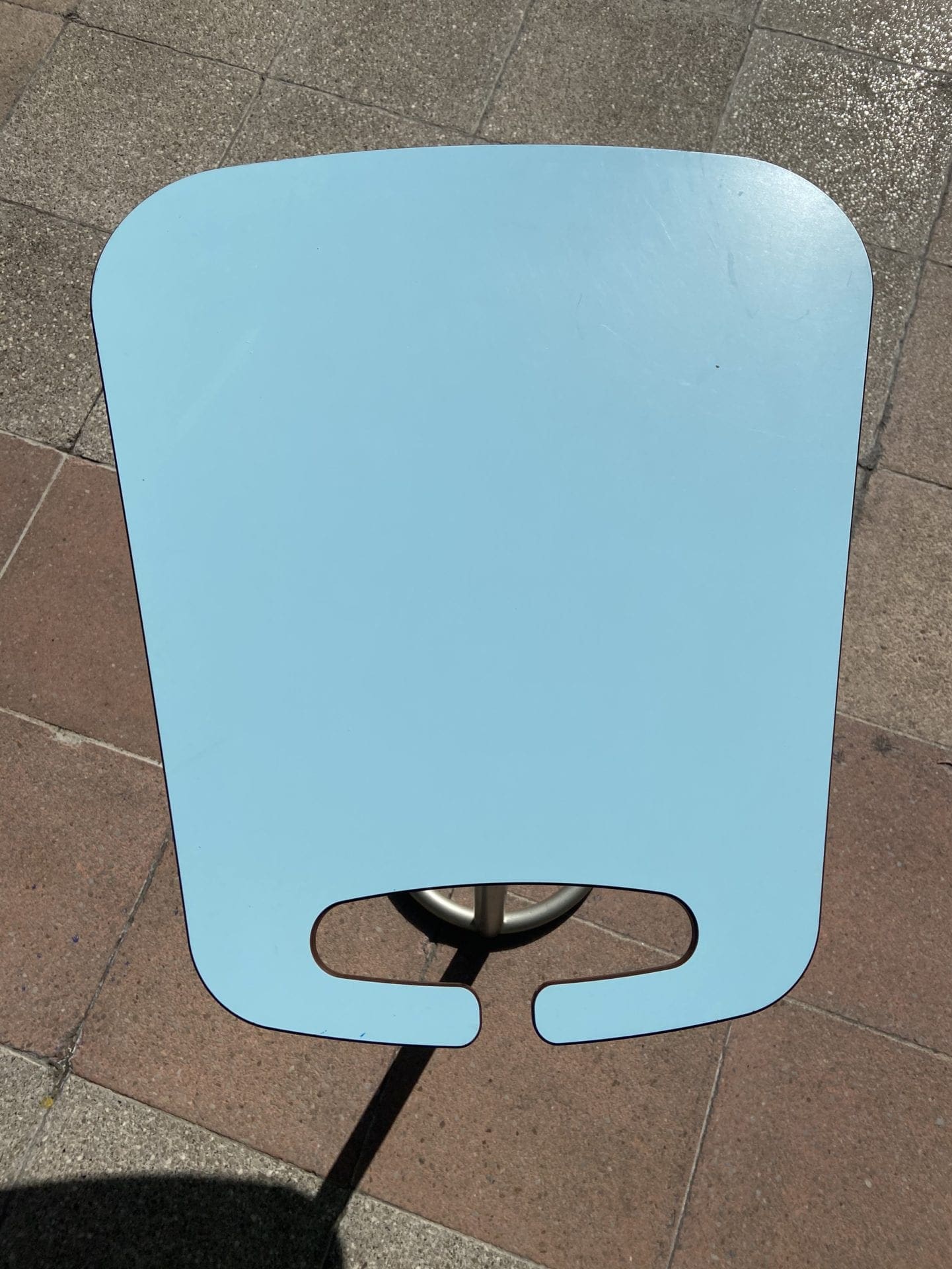 Table d’appoint orientable – Travail français