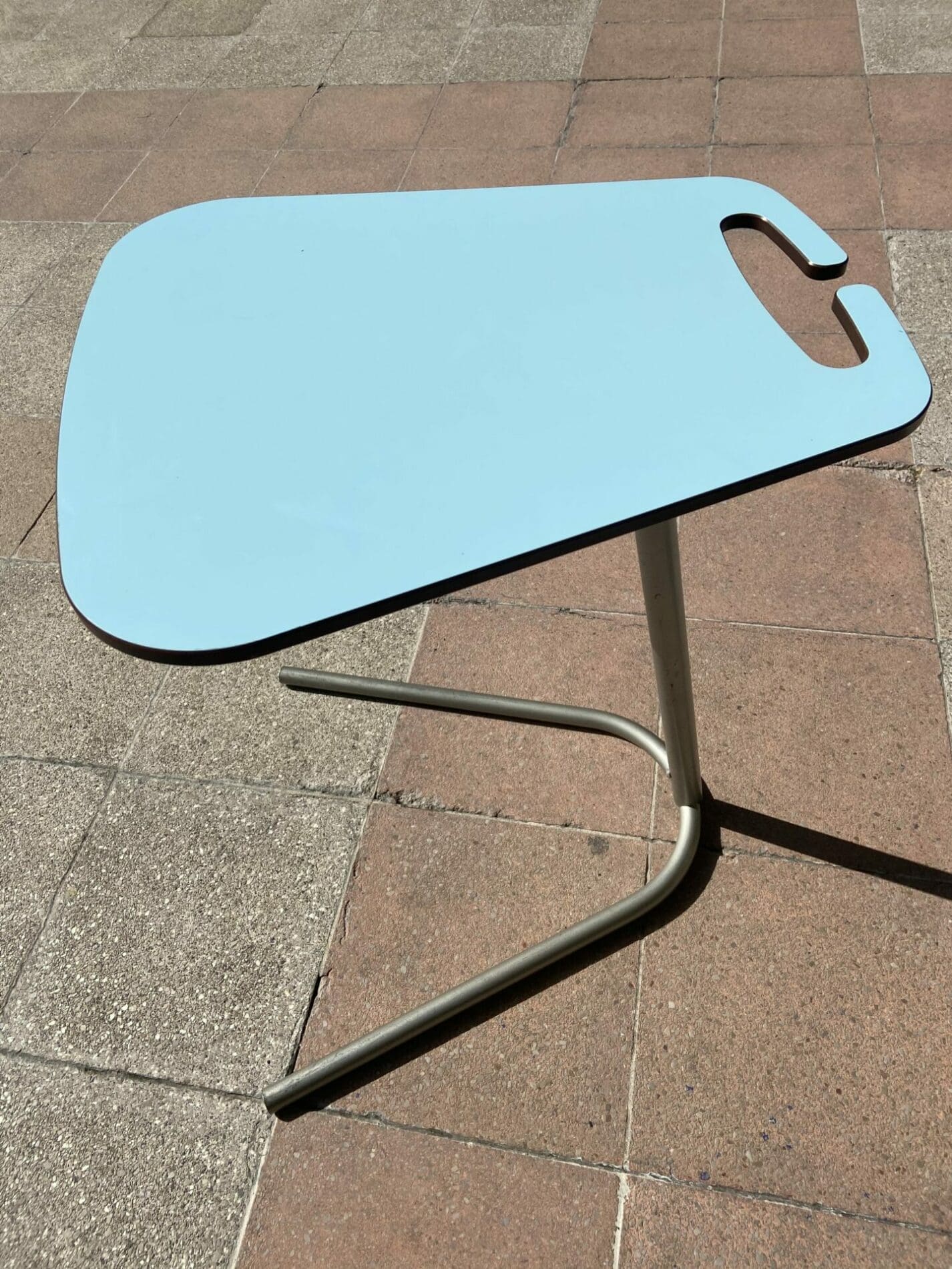 Table d’appoint orientable – Travail français