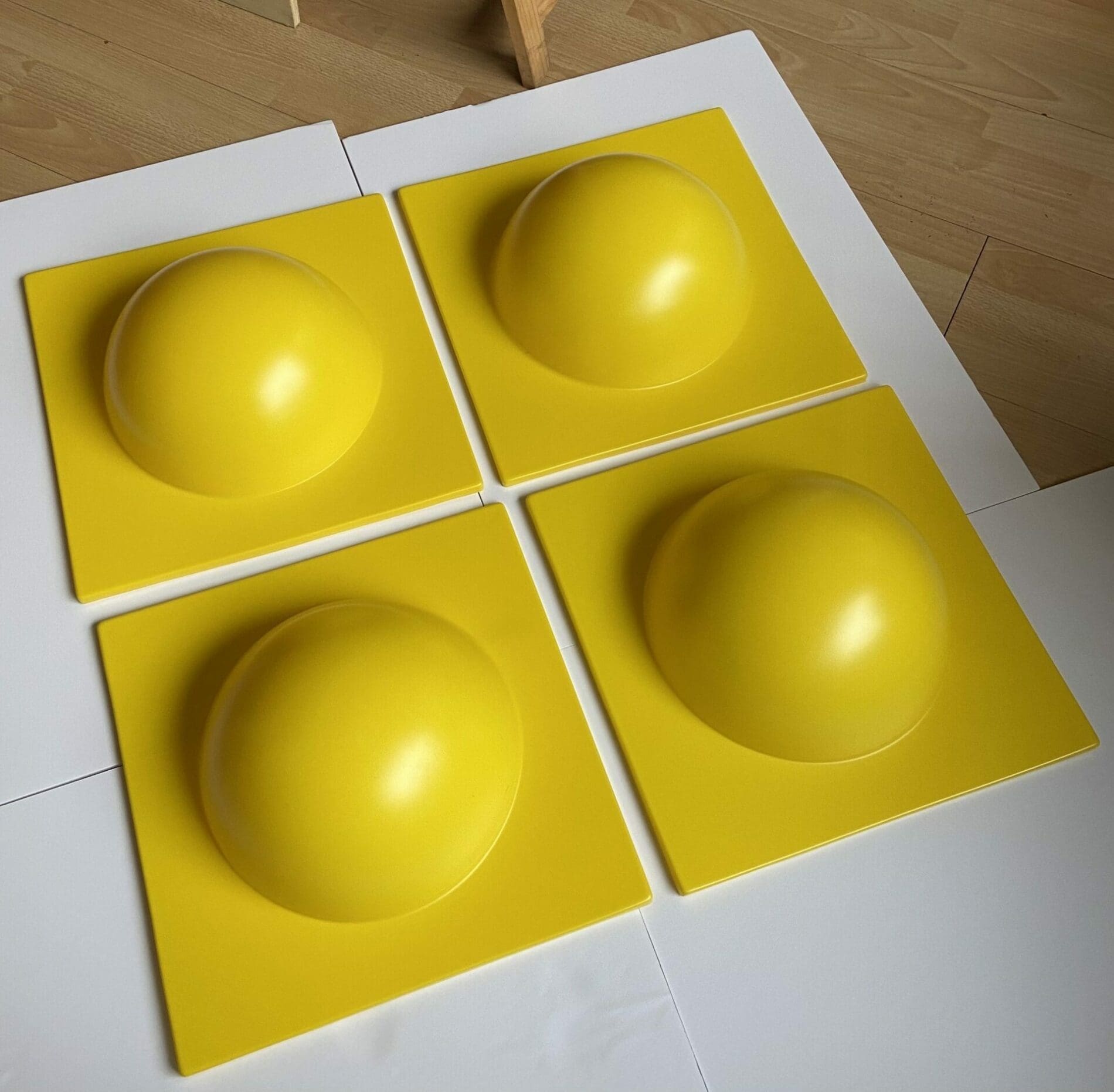 Verner Panton – 4 éléments de décoration murale jaune
