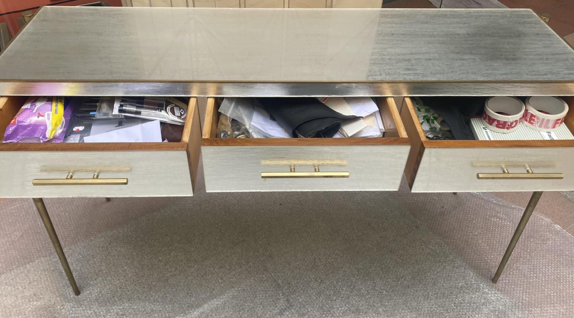 Console Vintage 1970 – Résine et Laiton