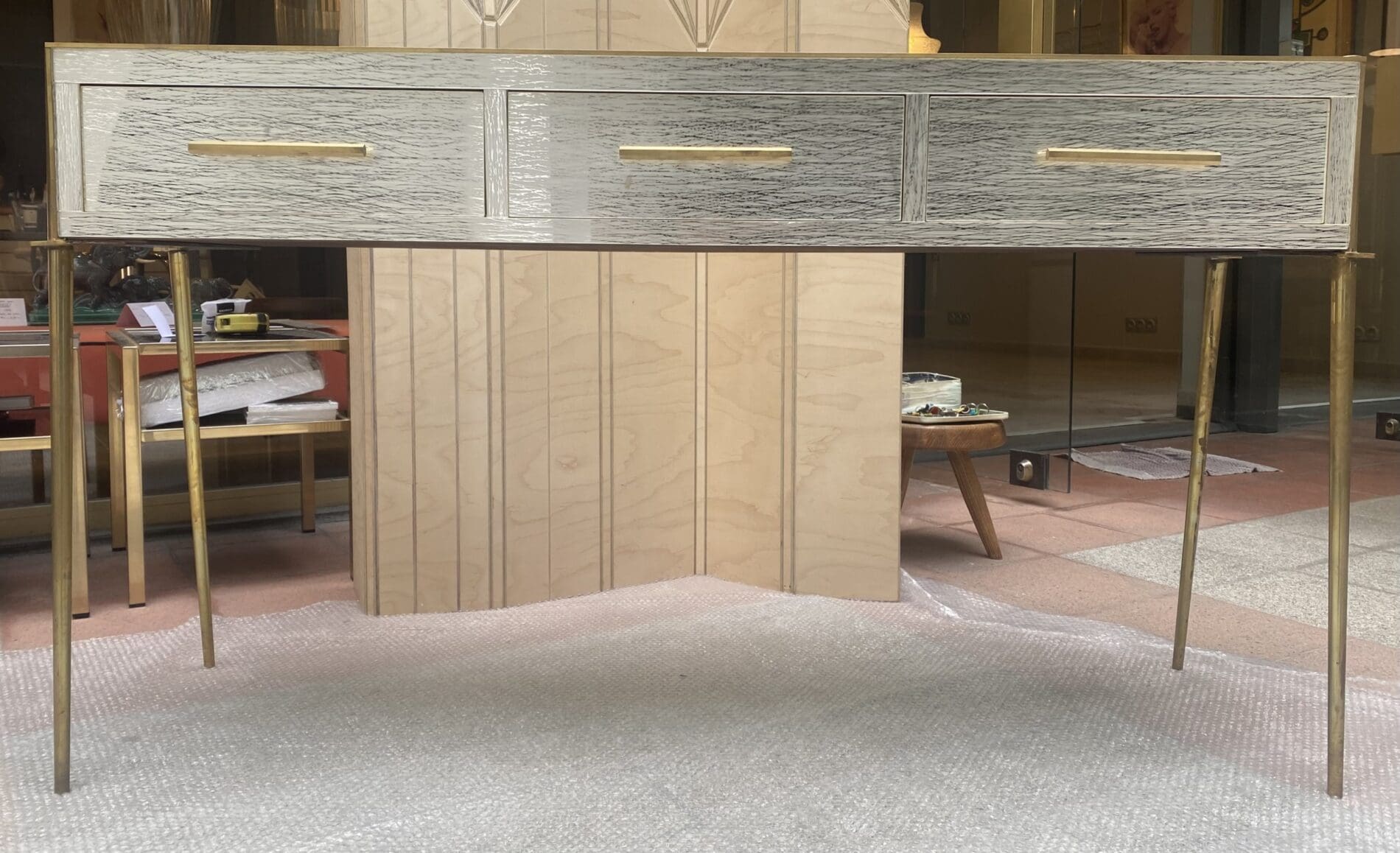 Console Vintage 1970 – Résine et Laiton