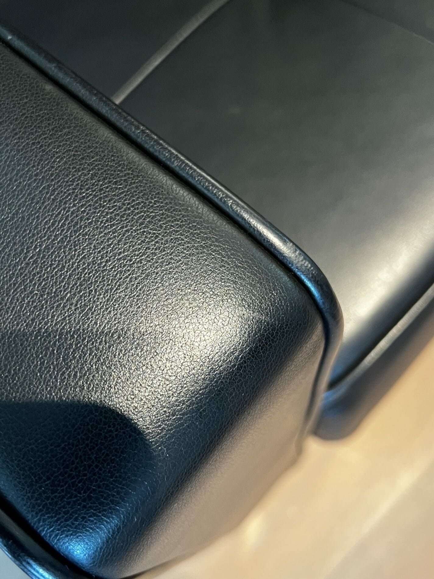 Canapé Florence Knoll en Cuir « Sabrina » Noir – Occasion Rare (2012)