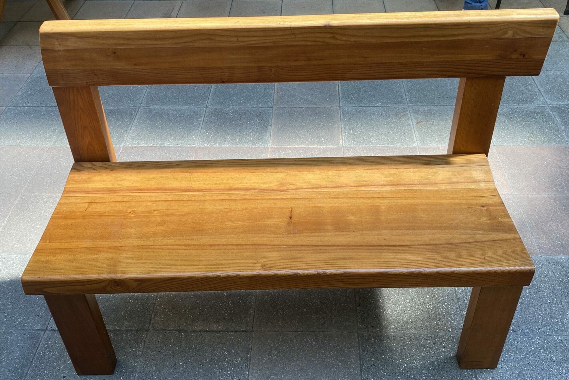 Banc S35 Pierre Chapo : Découvrez ce magnifique meuble en orme massif des années 1960