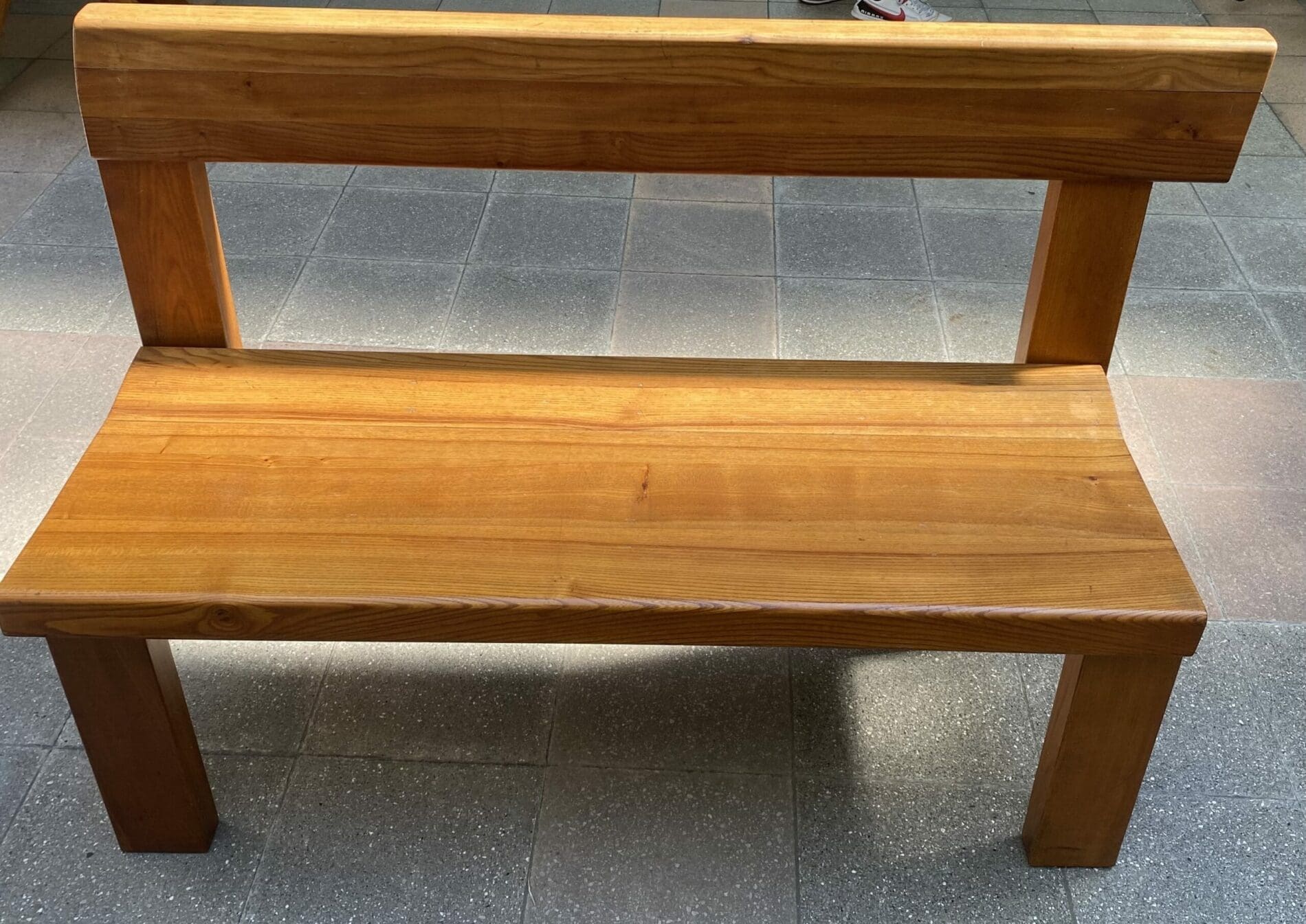 Banc S35 Pierre Chapo : Découvrez ce magnifique meuble en orme massif des années 1960