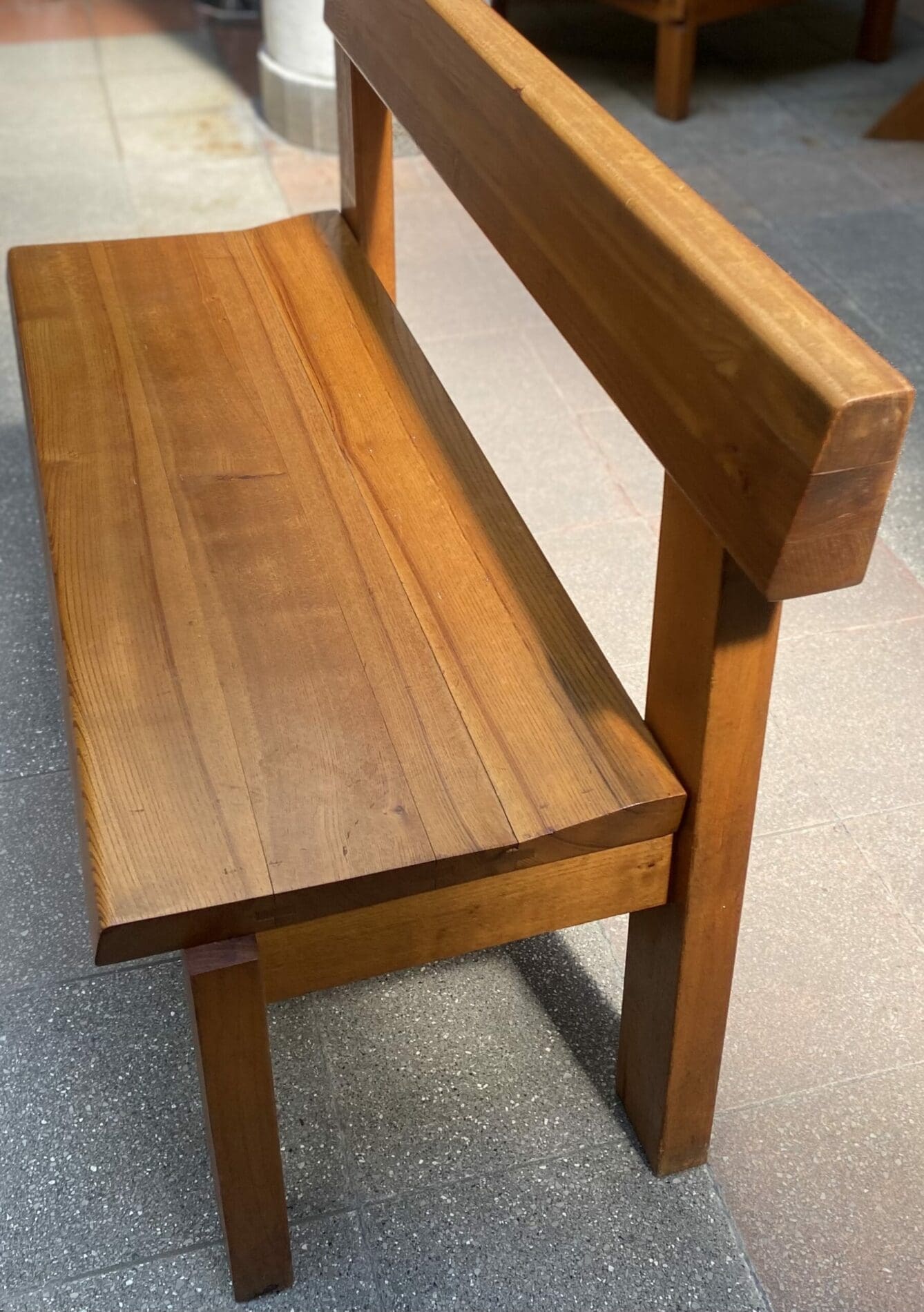 Banc S35 Pierre Chapo : Découvrez ce magnifique meuble en orme massif des années 1960