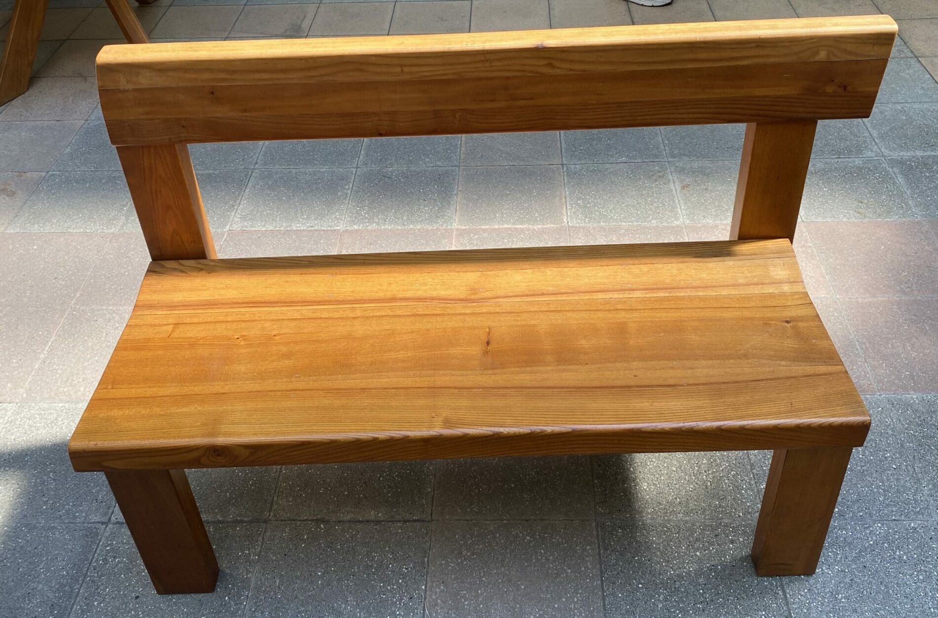 Banc S35 Pierre Chapo : Découvrez ce magnifique meuble en orme massif des années 1960