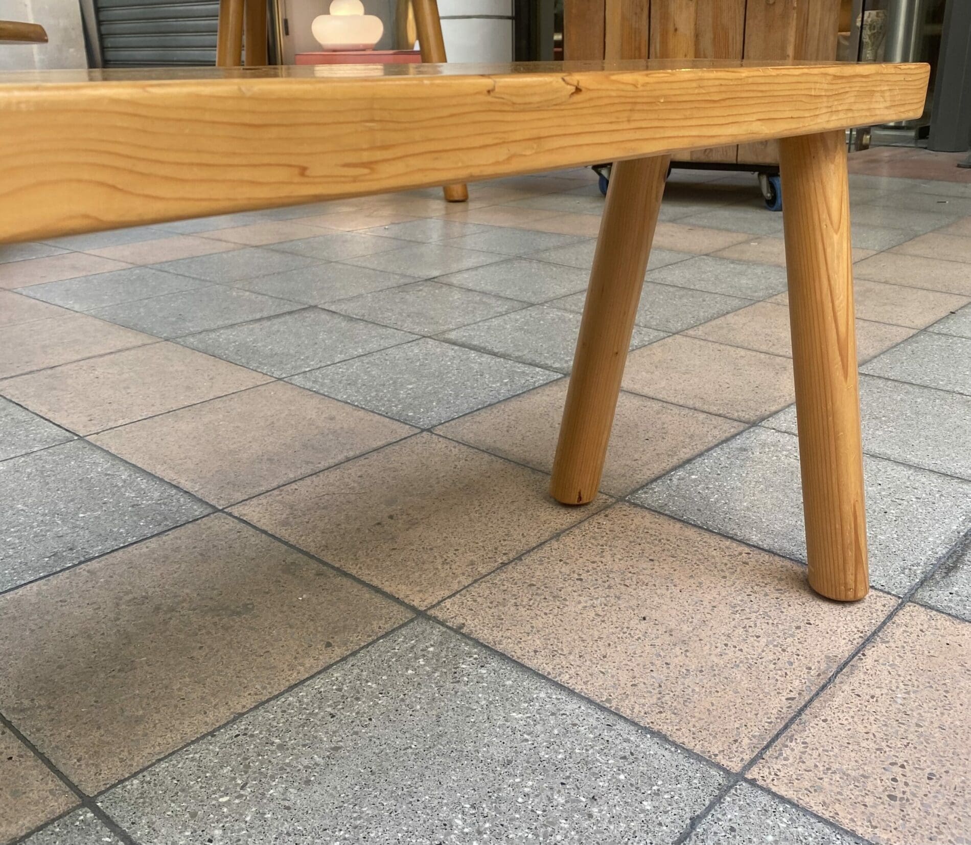 Banc en Pin de René Martin pour Charlotte Perriand