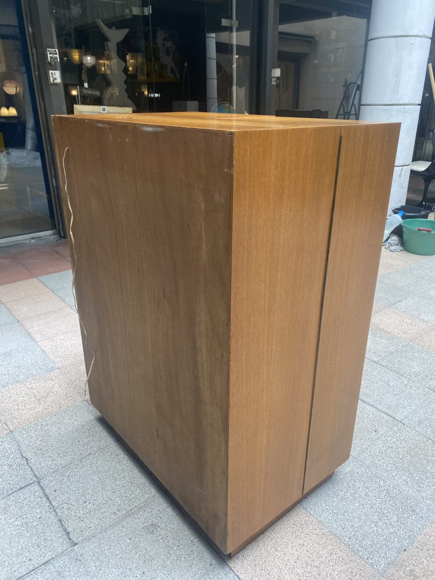 Bureau “Magic Box” par Mummenthaler & Meier – Design suisse iconique des années 1950