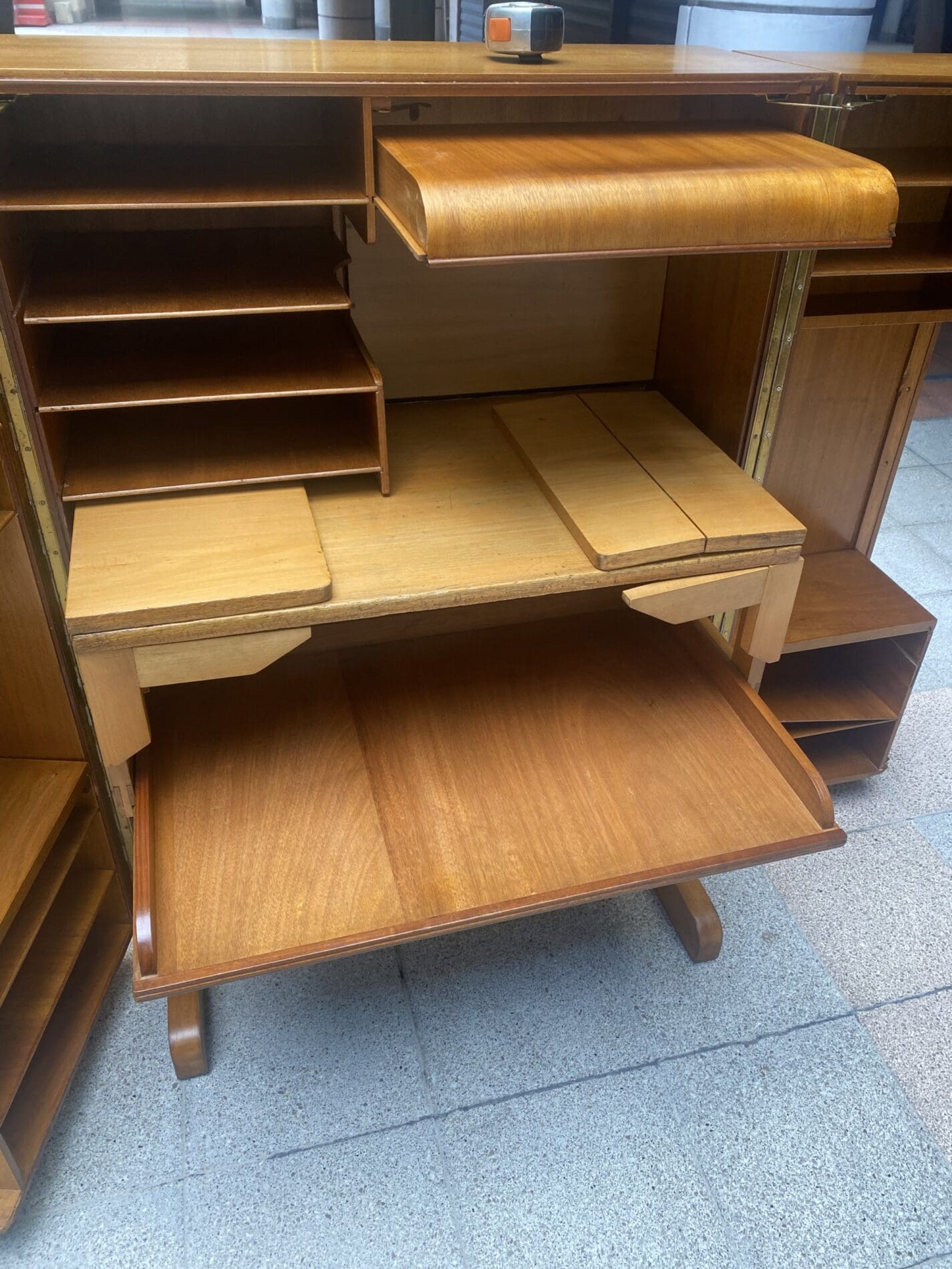 Bureau “Magic Box” par Mummenthaler & Meier – Design suisse iconique des années 1950