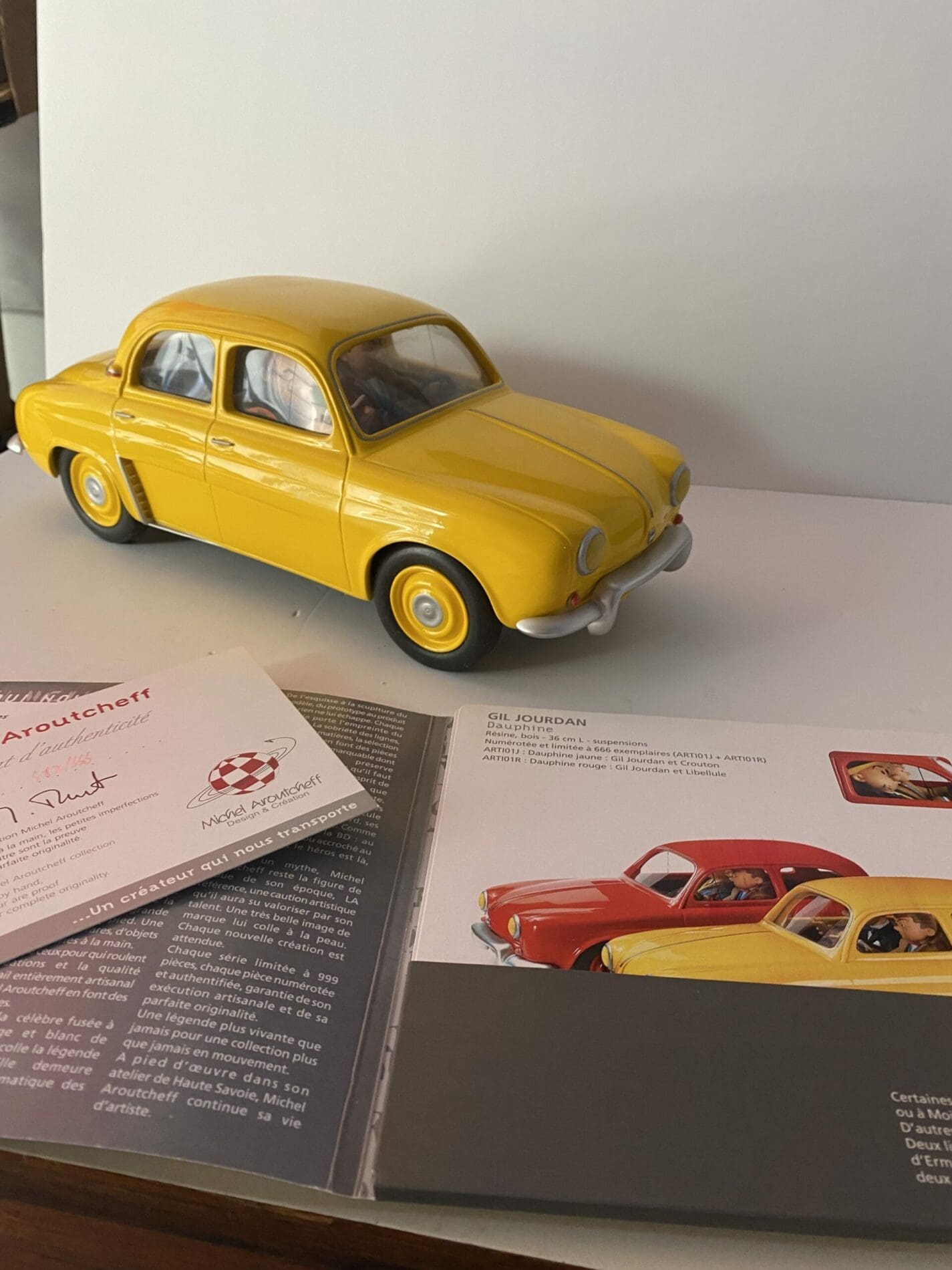 Gil Jourdan / Guus Slim – Voiture Aroutcheff ARTI01J – Renault Dauphine jaune
