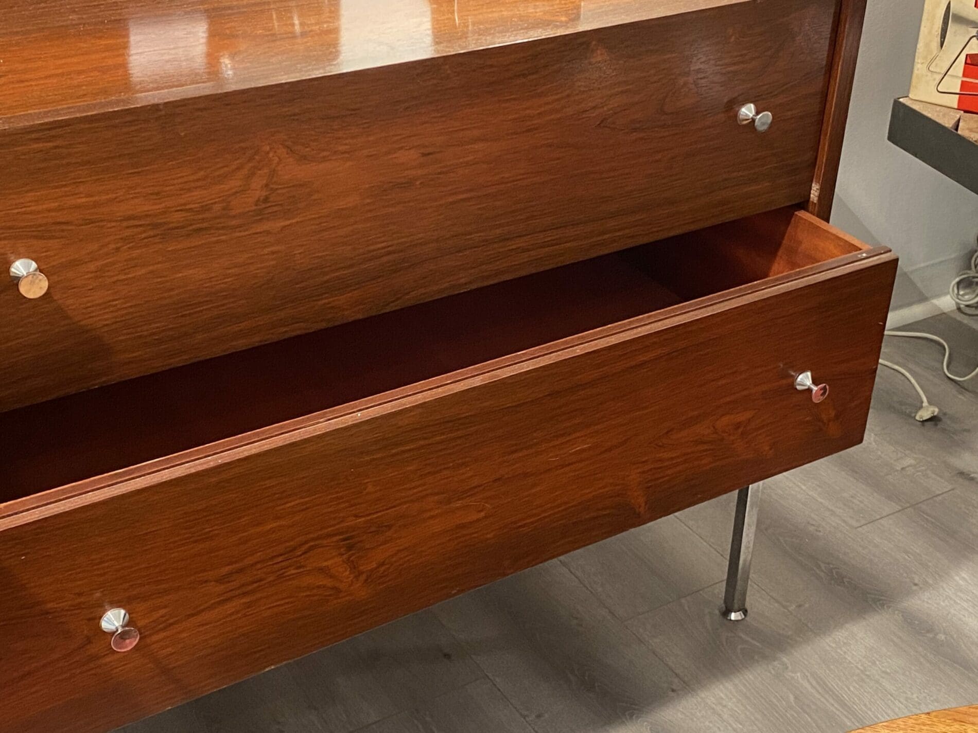 Enfilade – Coiffeuse « Mirabelle » par Joseph André Motte – Édition Charron (1963)