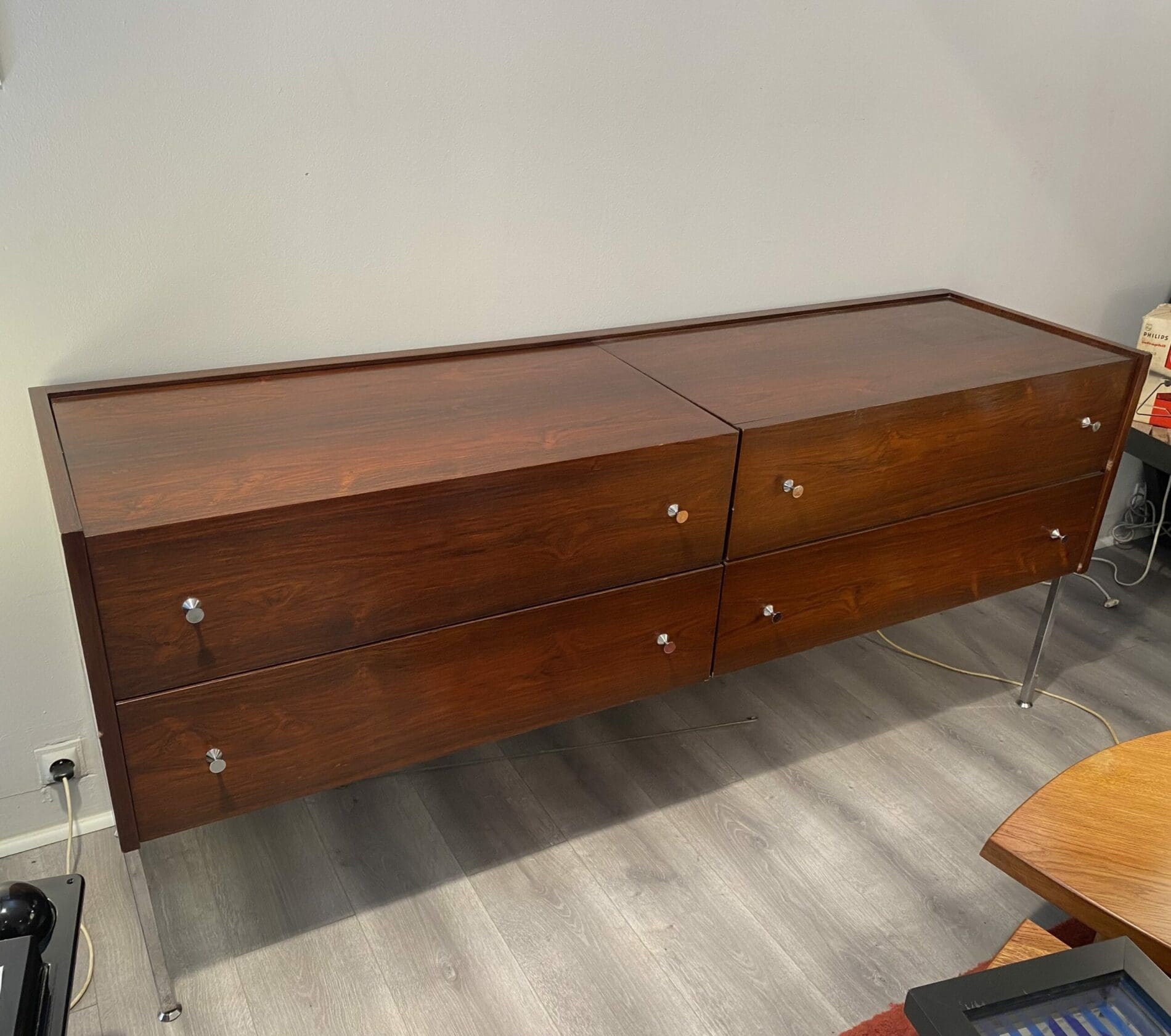 Enfilade – Coiffeuse « Mirabelle » par Joseph André Motte – Édition Charron (1963)