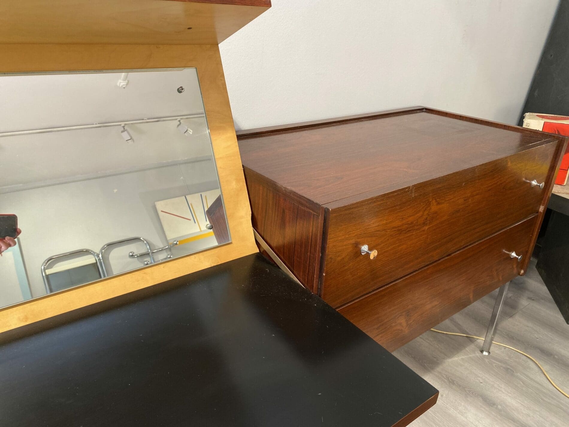 Enfilade – Coiffeuse « Mirabelle » par Joseph André Motte – Édition Charron (1963)