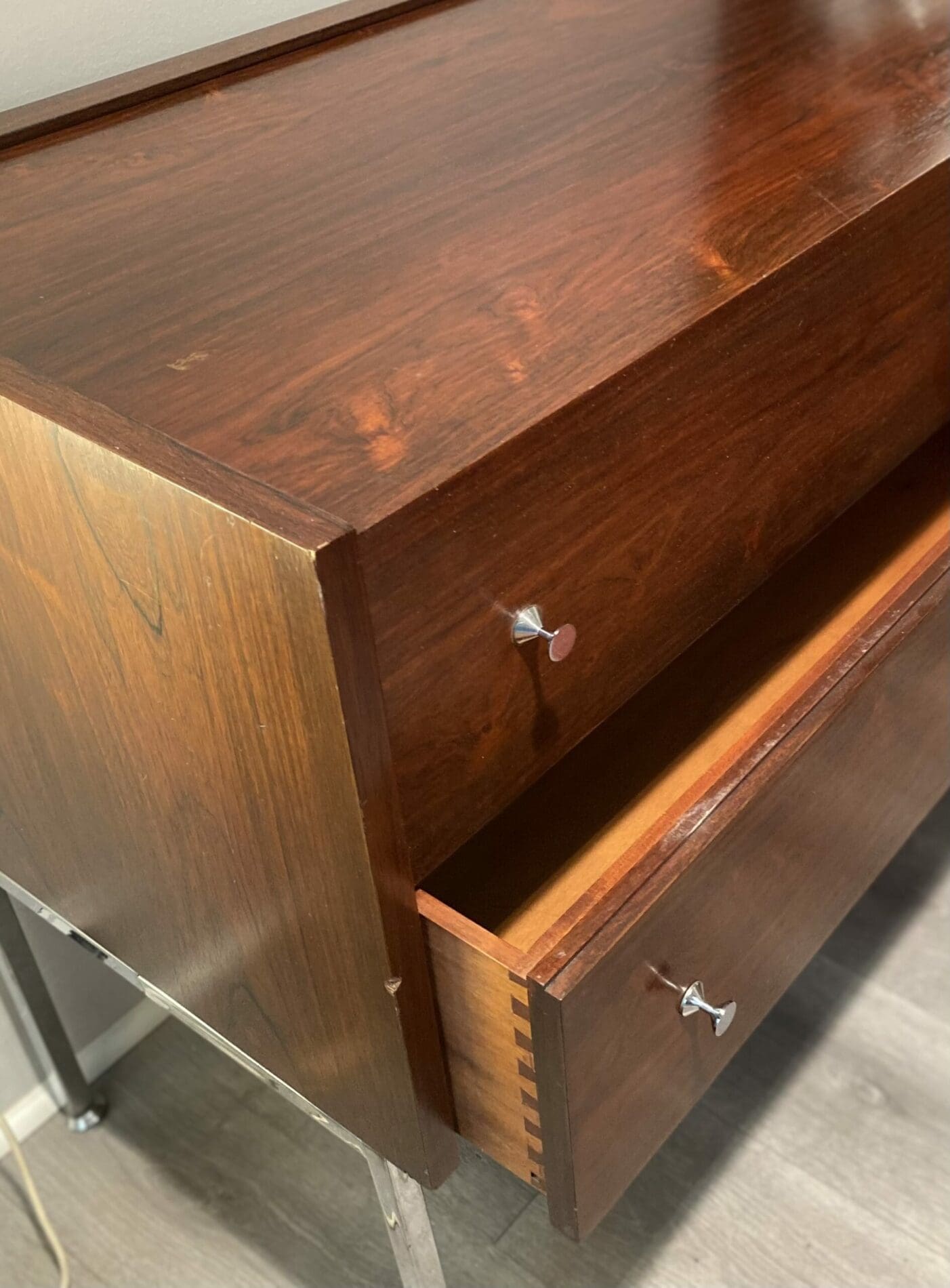 Enfilade – Coiffeuse « Mirabelle » par Joseph André Motte – Édition Charron (1963)