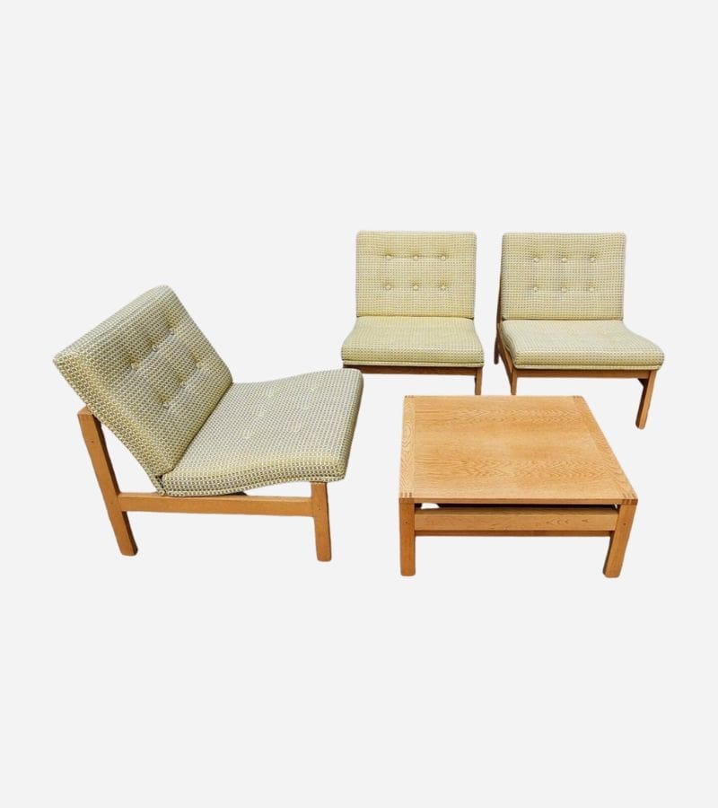 Ensemble de Chauffeuses et Table Basse – Design Scandinave par Gjerløv-Knudsen & Lind
