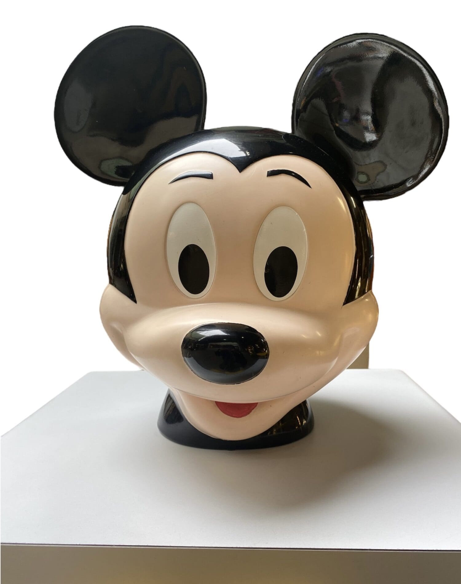 Fonctionnelle et décorative : la commode « Mickey Mouse » de Pierre Colleu
