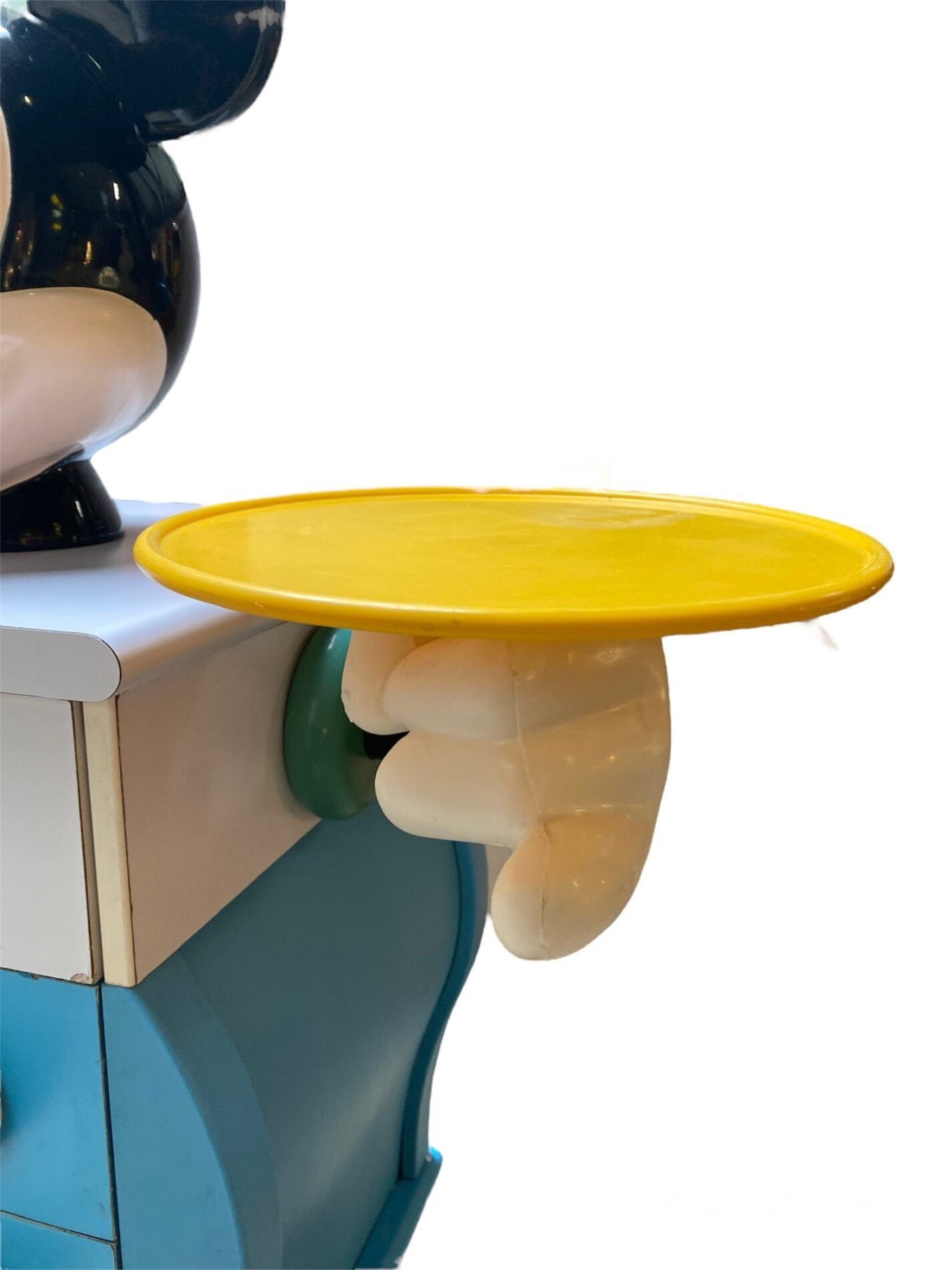 Fonctionnelle et décorative : la commode « Mickey Mouse » de Pierre Colleu