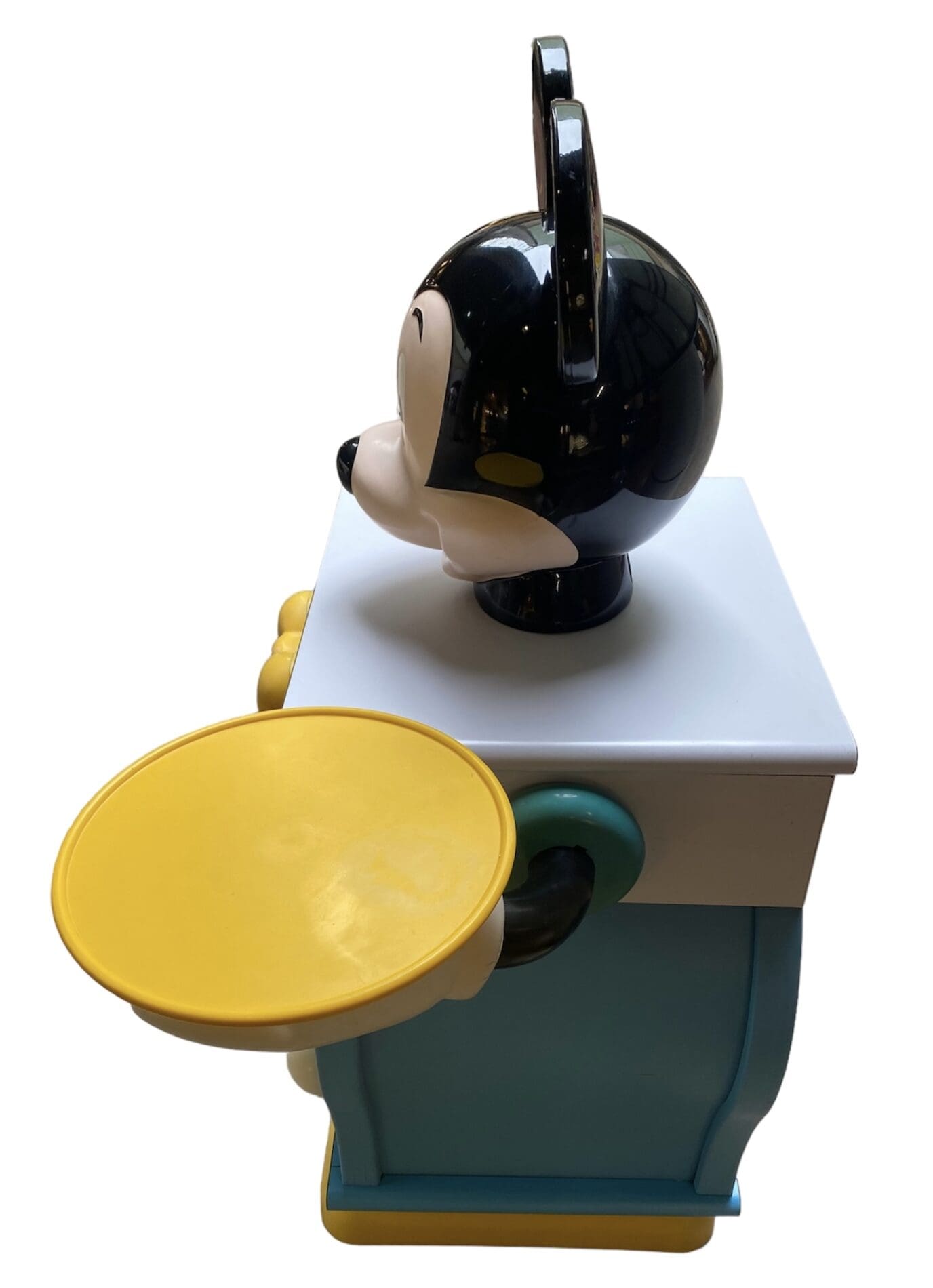 Fonctionnelle et décorative : la commode « Mickey Mouse » de Pierre Colleu