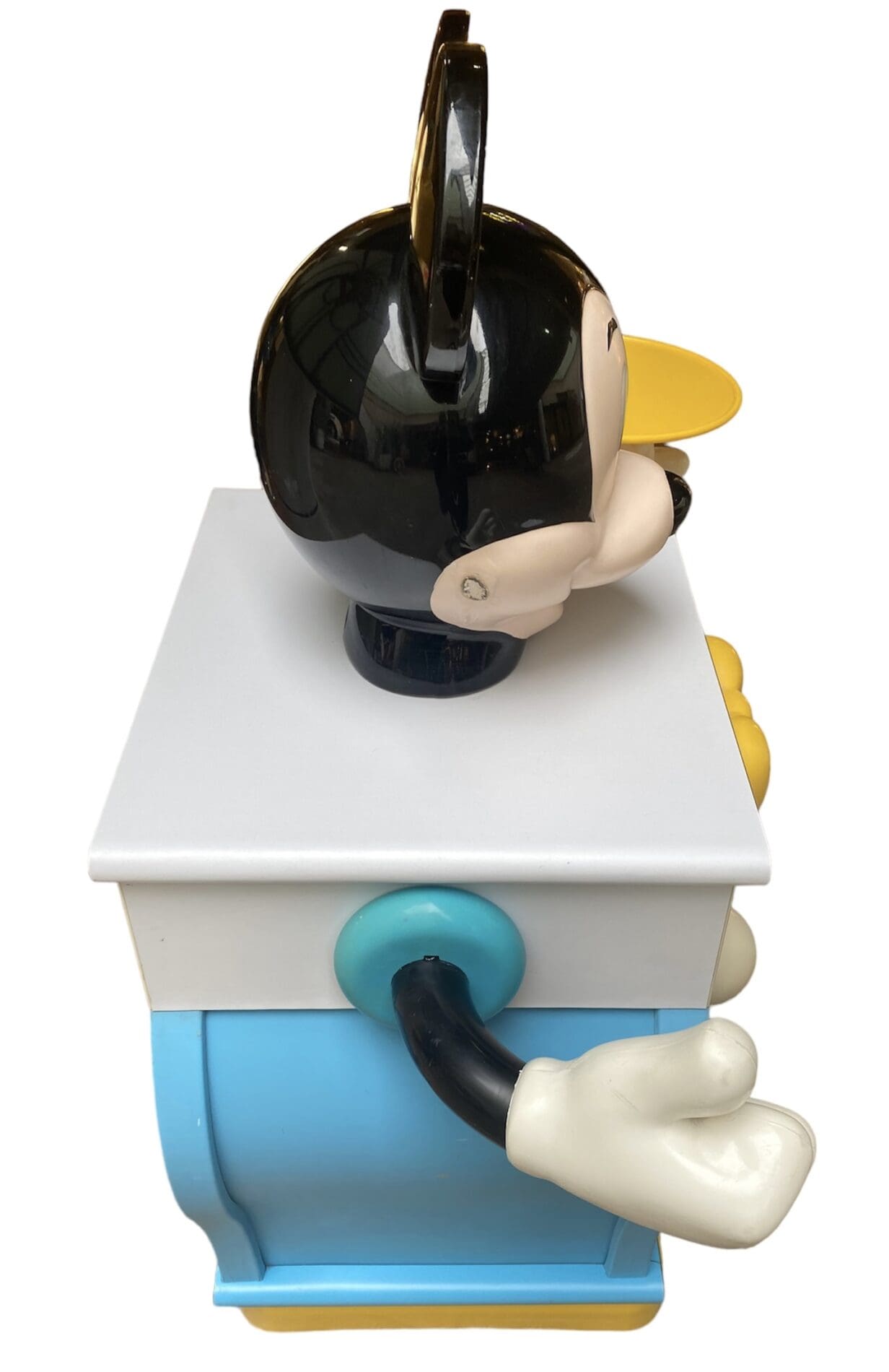 Fonctionnelle et décorative : la commode « Mickey Mouse » de Pierre Colleu