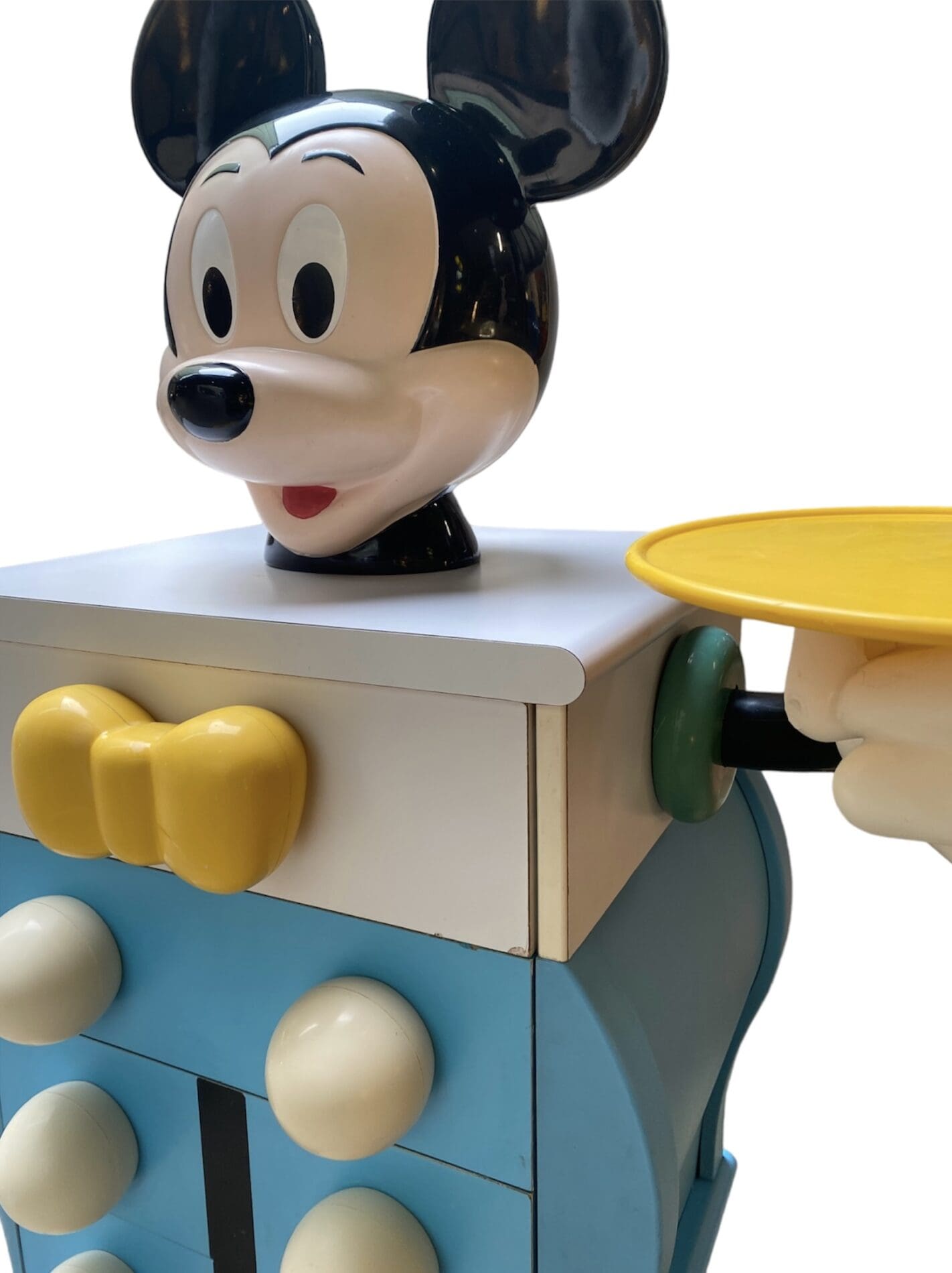 Fonctionnelle et décorative : la commode « Mickey Mouse » de Pierre Colleu