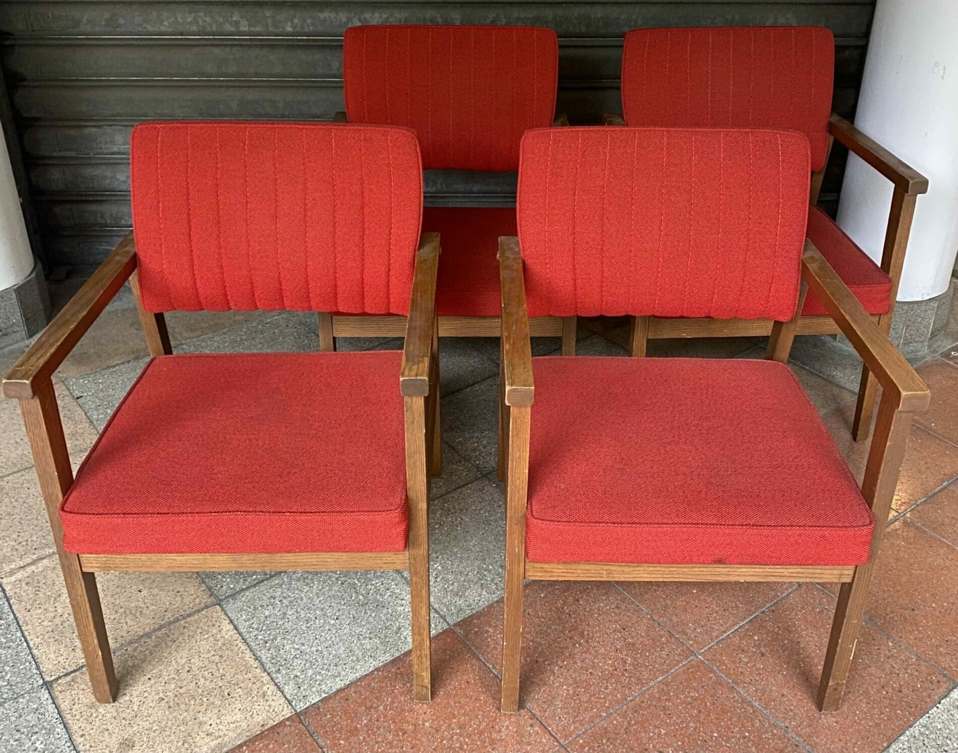 Suite de 4 Fauteuils rouges Occasion – Canadian Atlas Furniture