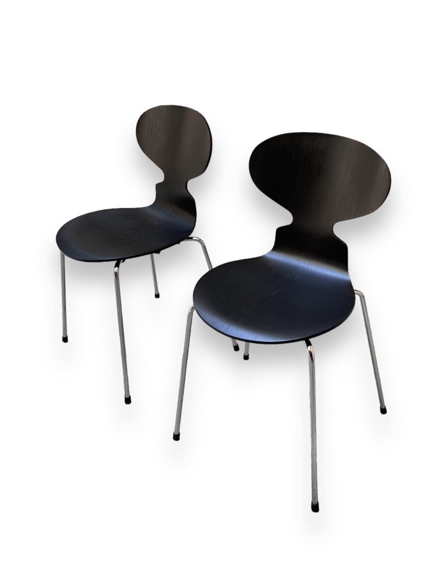 Paire de Chaises Fourmi™ de Fritz Hansen : Double Icône du Design Scandinave