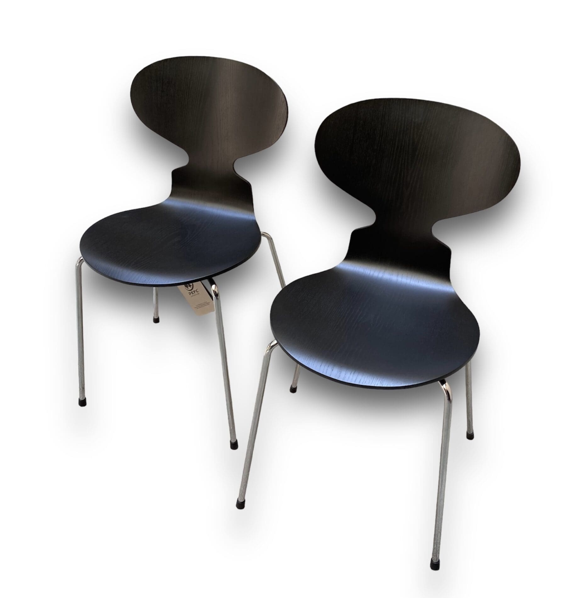Paire de Chaises Fourmi™ de Fritz Hansen : Double Icône du Design Scandinave