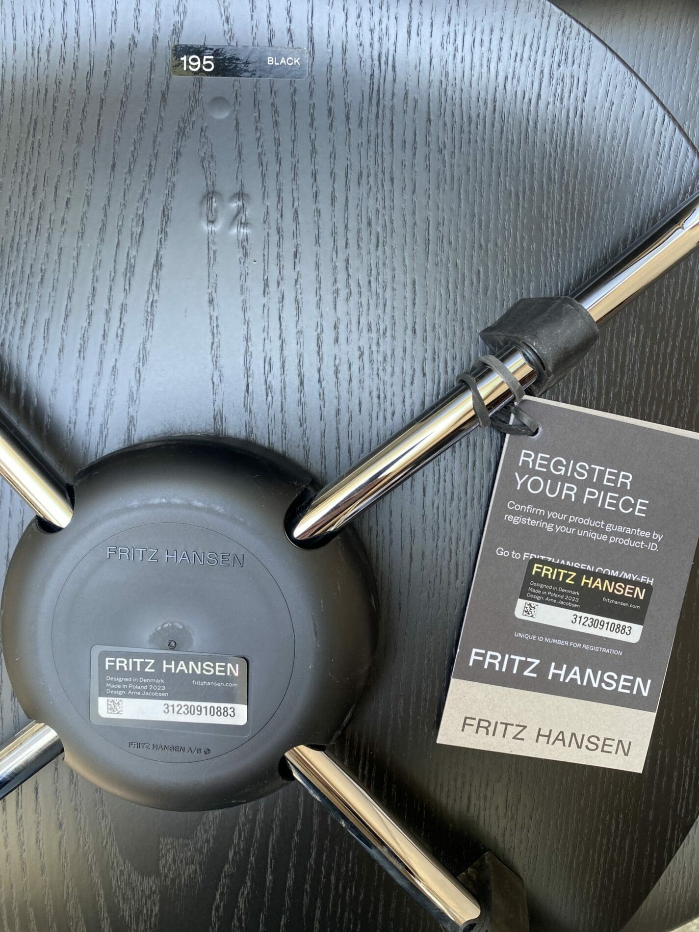 Paire de Chaises Fourmi™ de Fritz Hansen : Double Icône du Design Scandinave