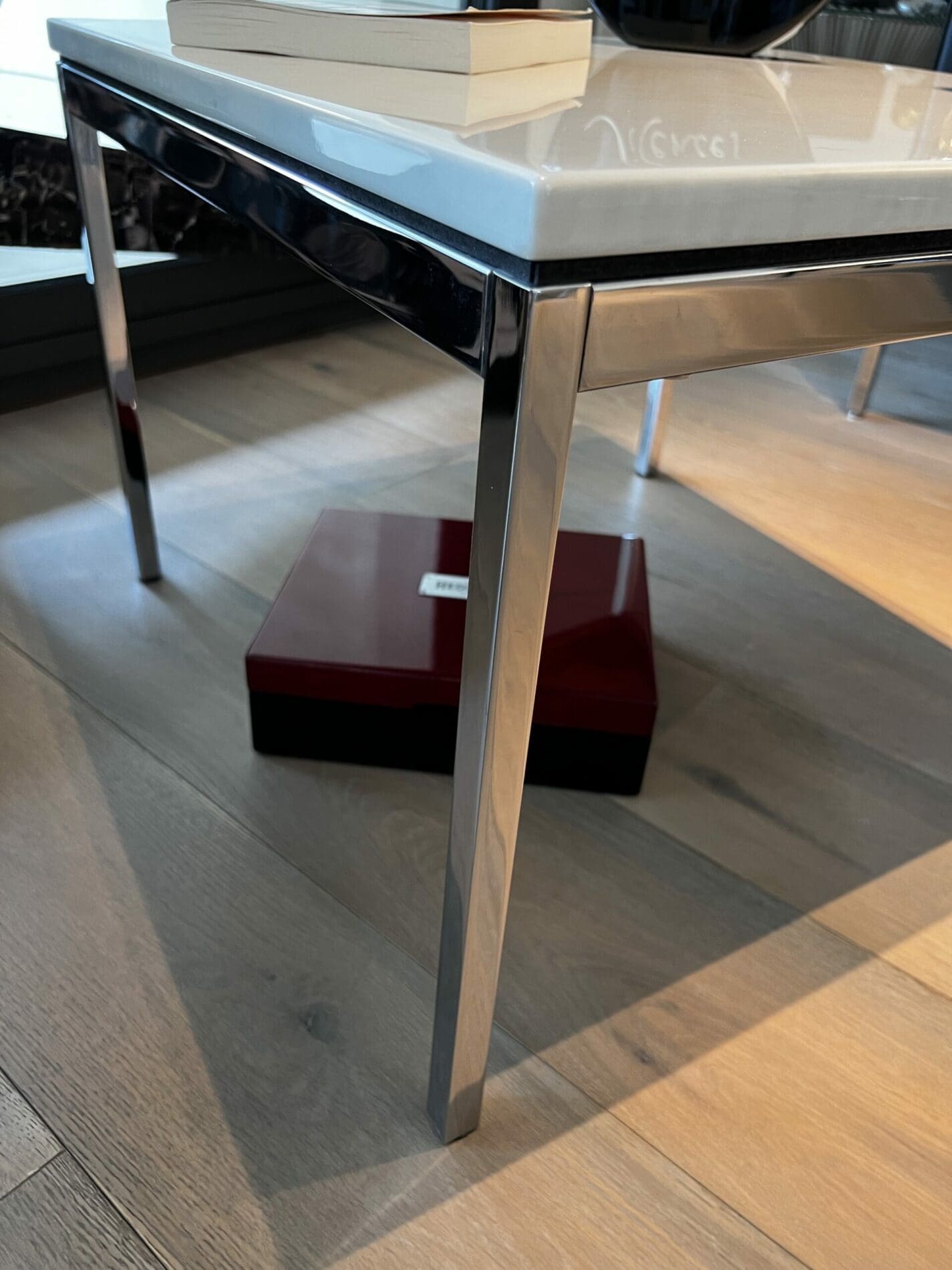 Tables Basses Florence Knoll en Acier Chromé et Marbre Blanc – 2012