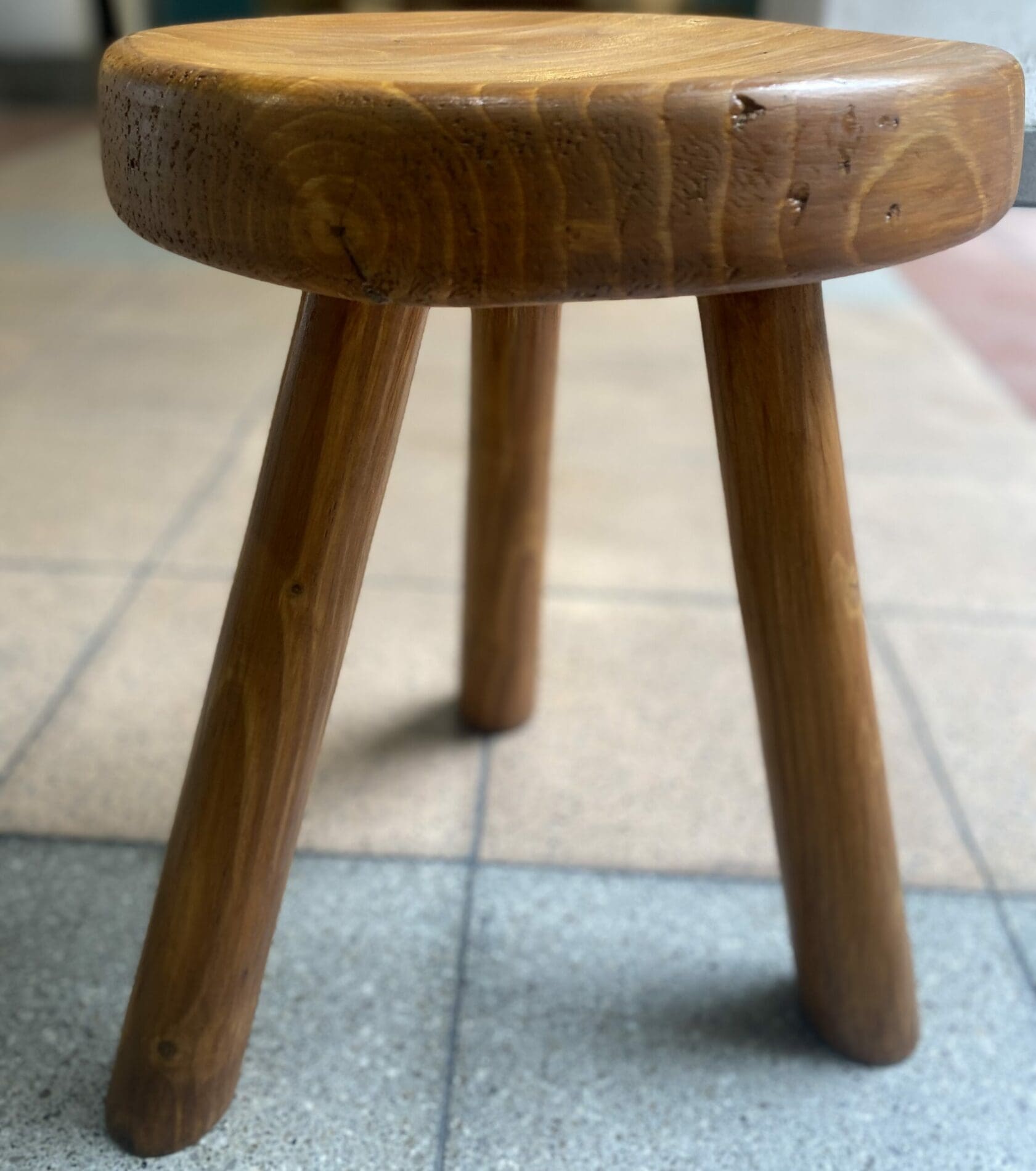 Tabouret « Massue » de Charlotte Perriand, 1966 – Ref : 4417/4