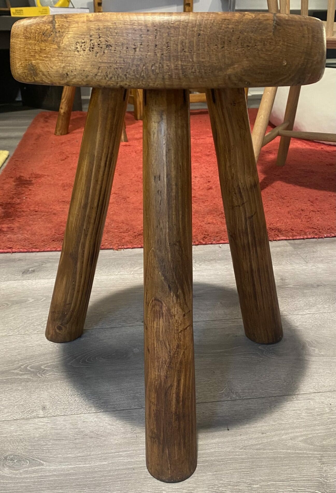 Tabouret Tripode en Pin par Charlotte Perriand – Les Arcs, Années 1960 (2)