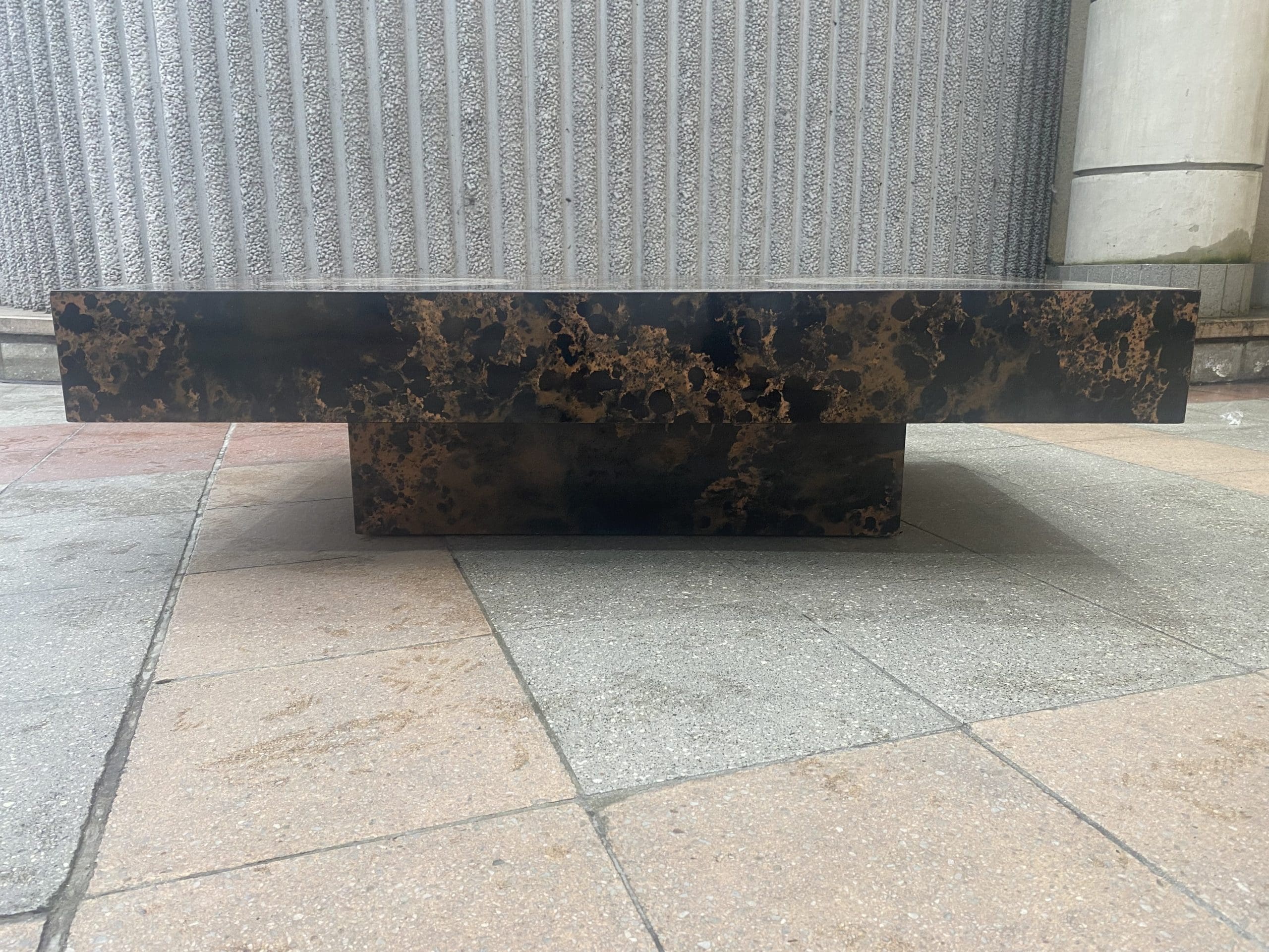 Table Basse « Éruption Solaire » de Guy Lefevre – Roche Bobois 1975 – 120×70,5×32,5 cm en Mélaminé Mordoré