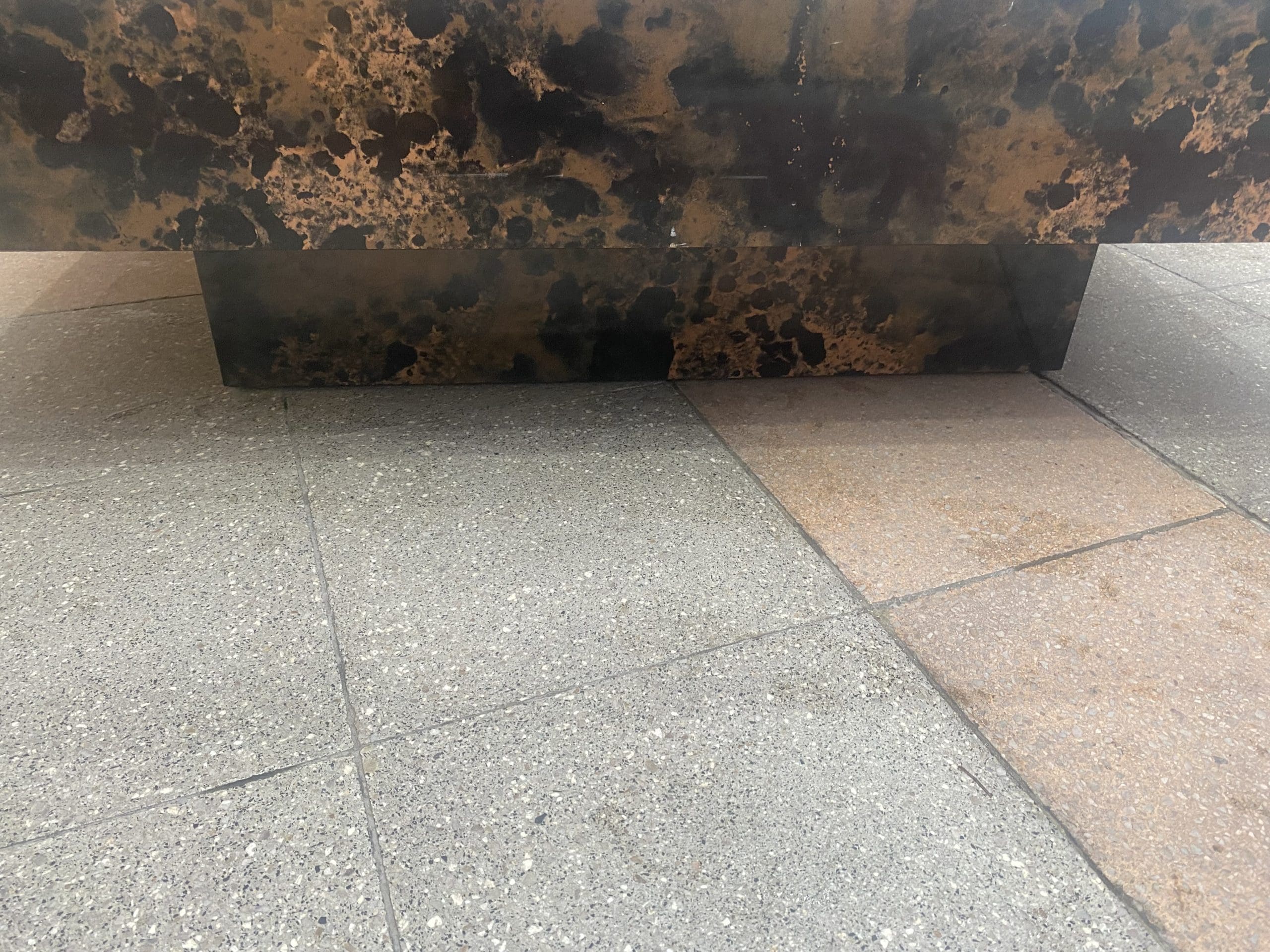 Table Basse « Éruption Solaire » de Guy Lefevre – Roche Bobois 1975 – 120×70,5×32,5 cm en Mélaminé Mordoré
