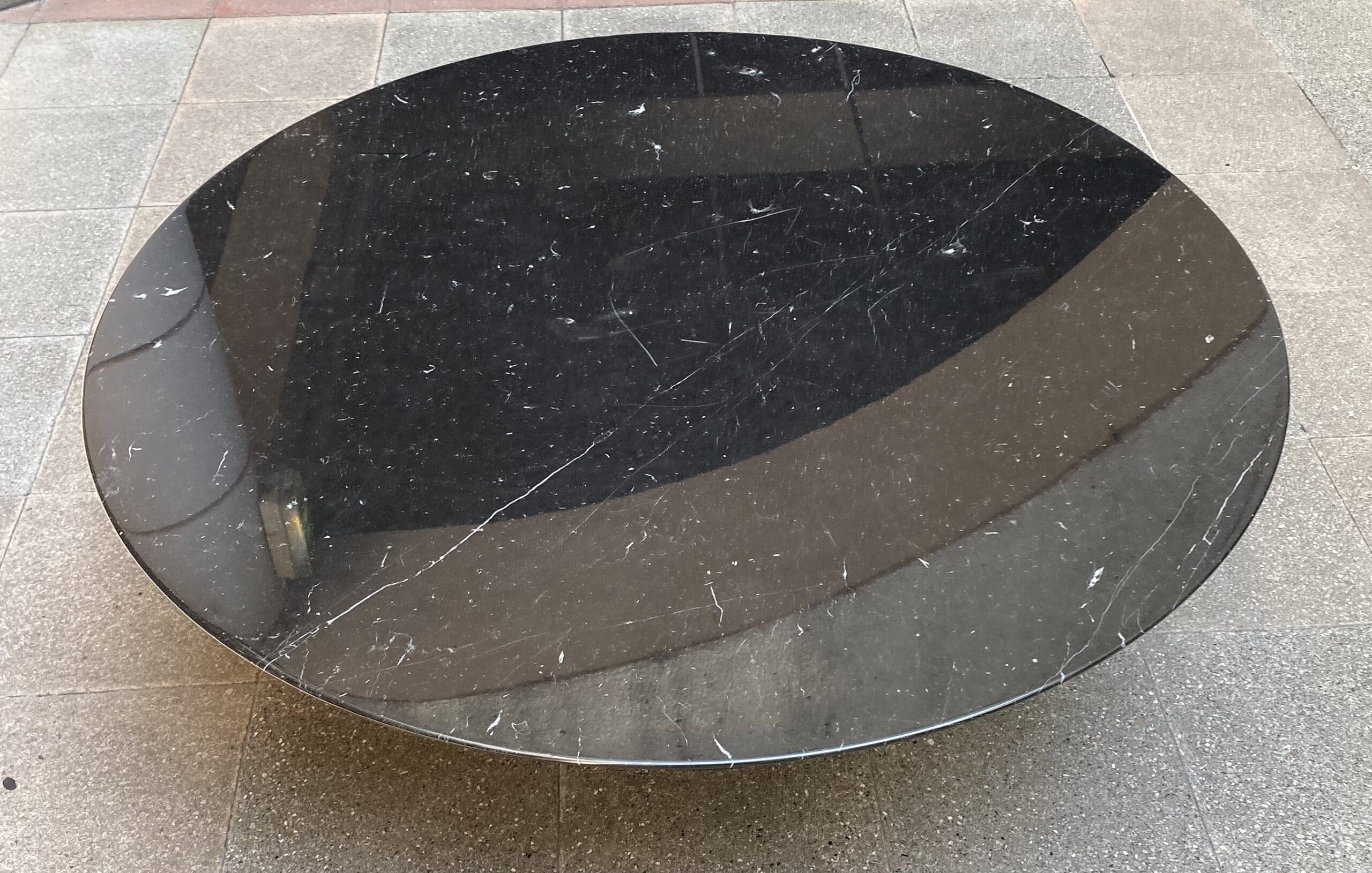 Table basse Warren Platner – Marbre Marquina et Bronze (Knoll, 2020)