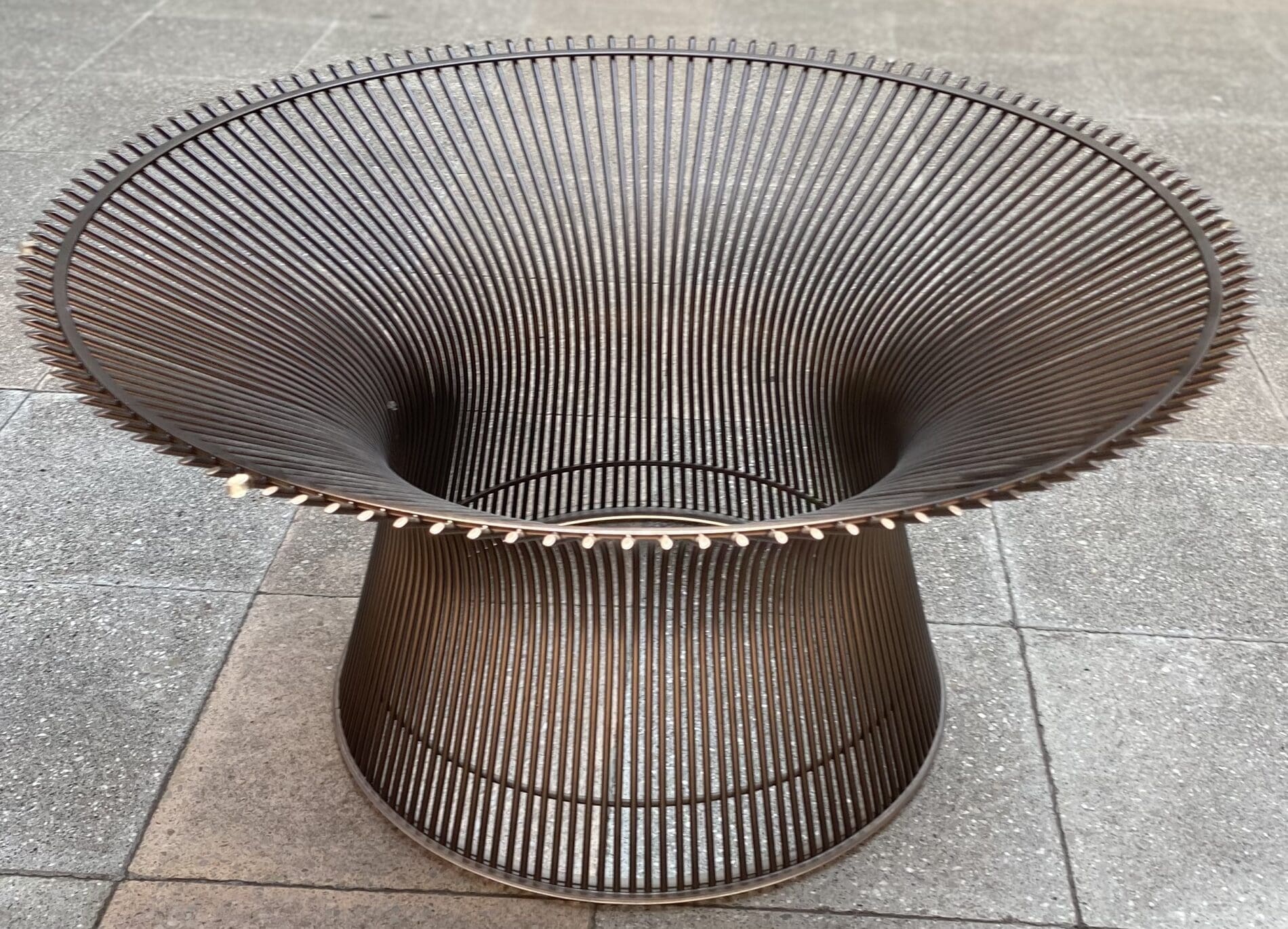 Table basse Warren Platner – Marbre Marquina et Bronze (Knoll, 2020)