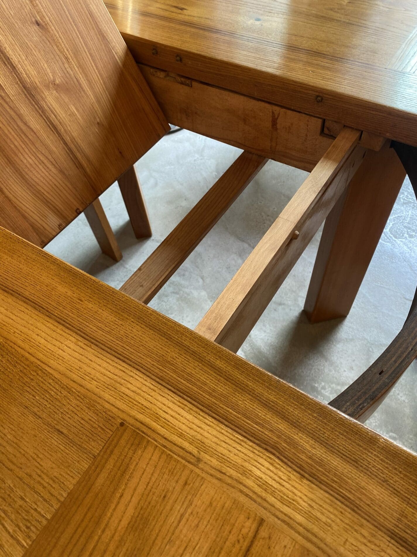Table à Rallonge en Orme Massif de 1978 par Pierre Chapo, Éditée par Regain