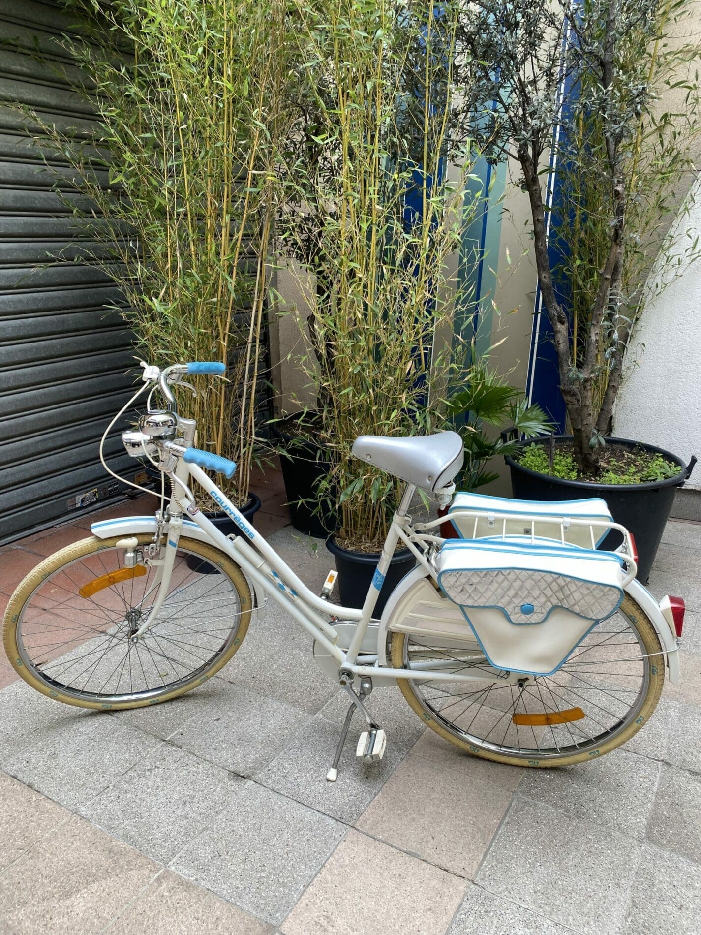 Vélo Femme Édition Limitée Courrèges/Peugeot – Un Collector Rare pour Fashionistas