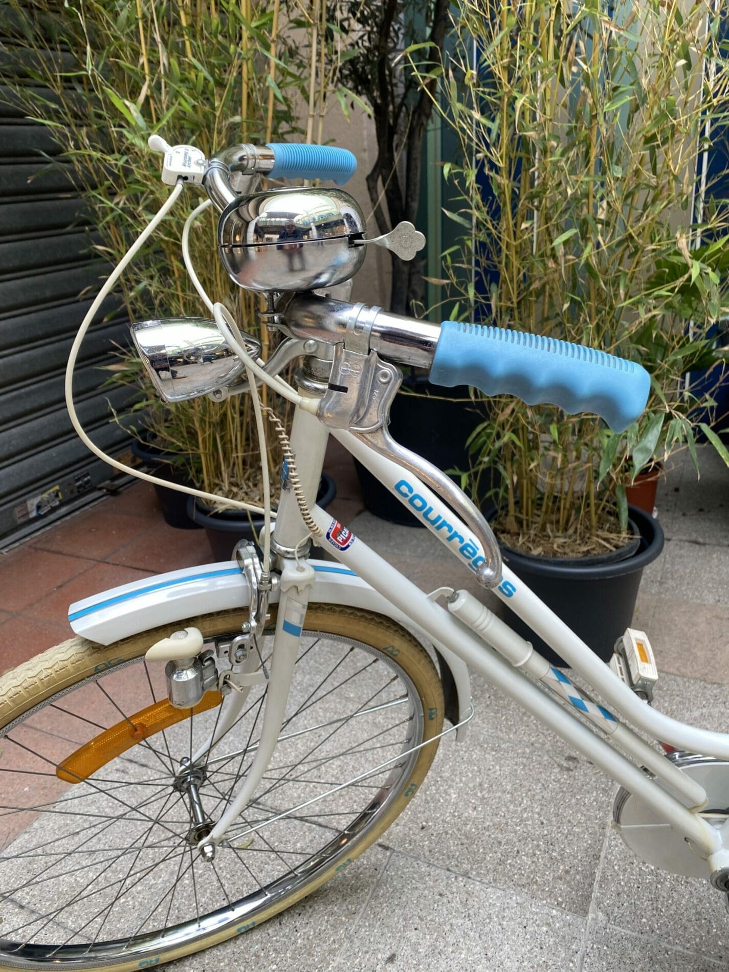 Vélo Femme Édition Limitée Courrèges/Peugeot – Un Collector Rare pour Fashionistas