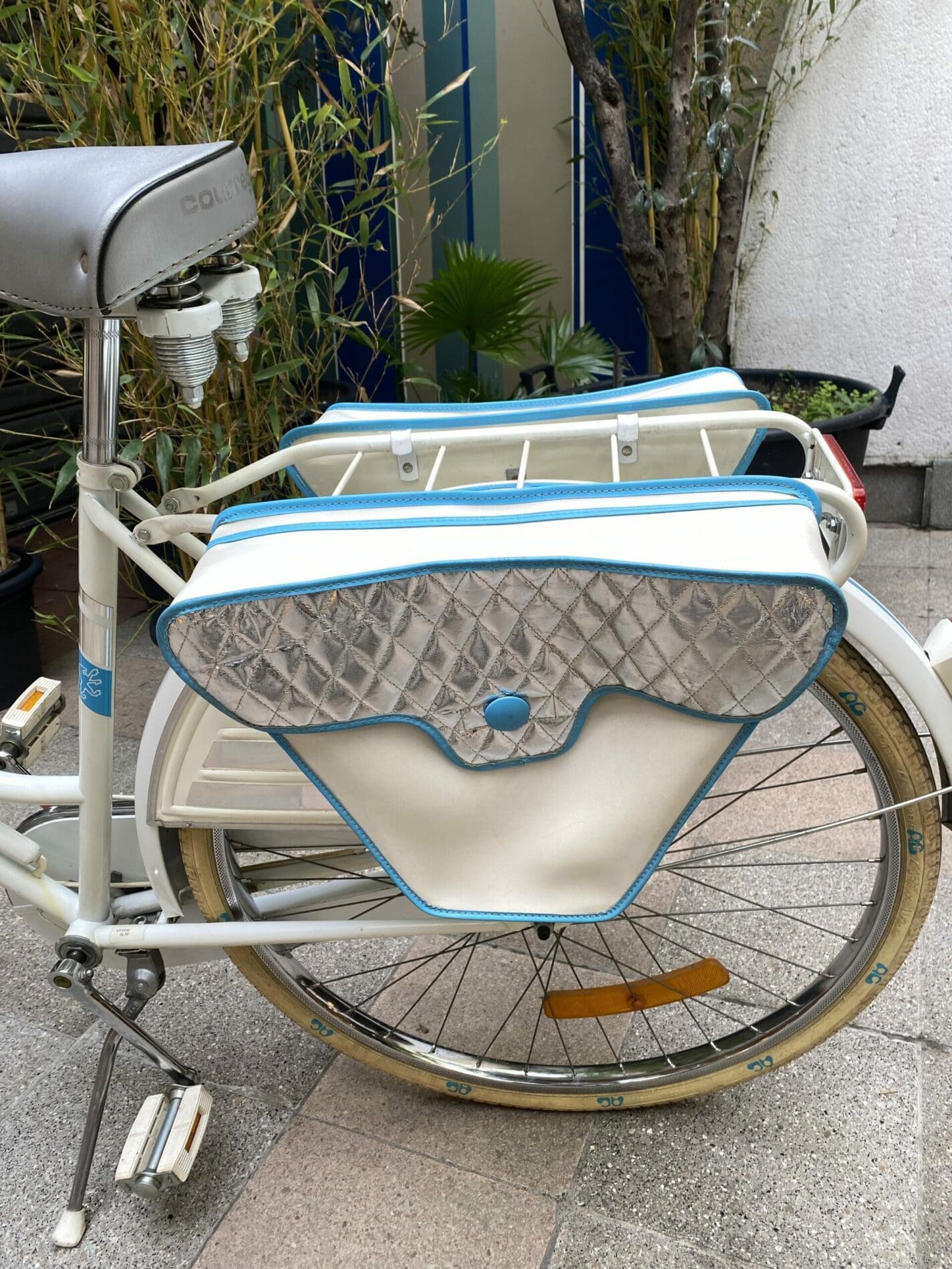 Vélo Femme Édition Limitée Courrèges/Peugeot – Un Collector Rare pour Fashionistas