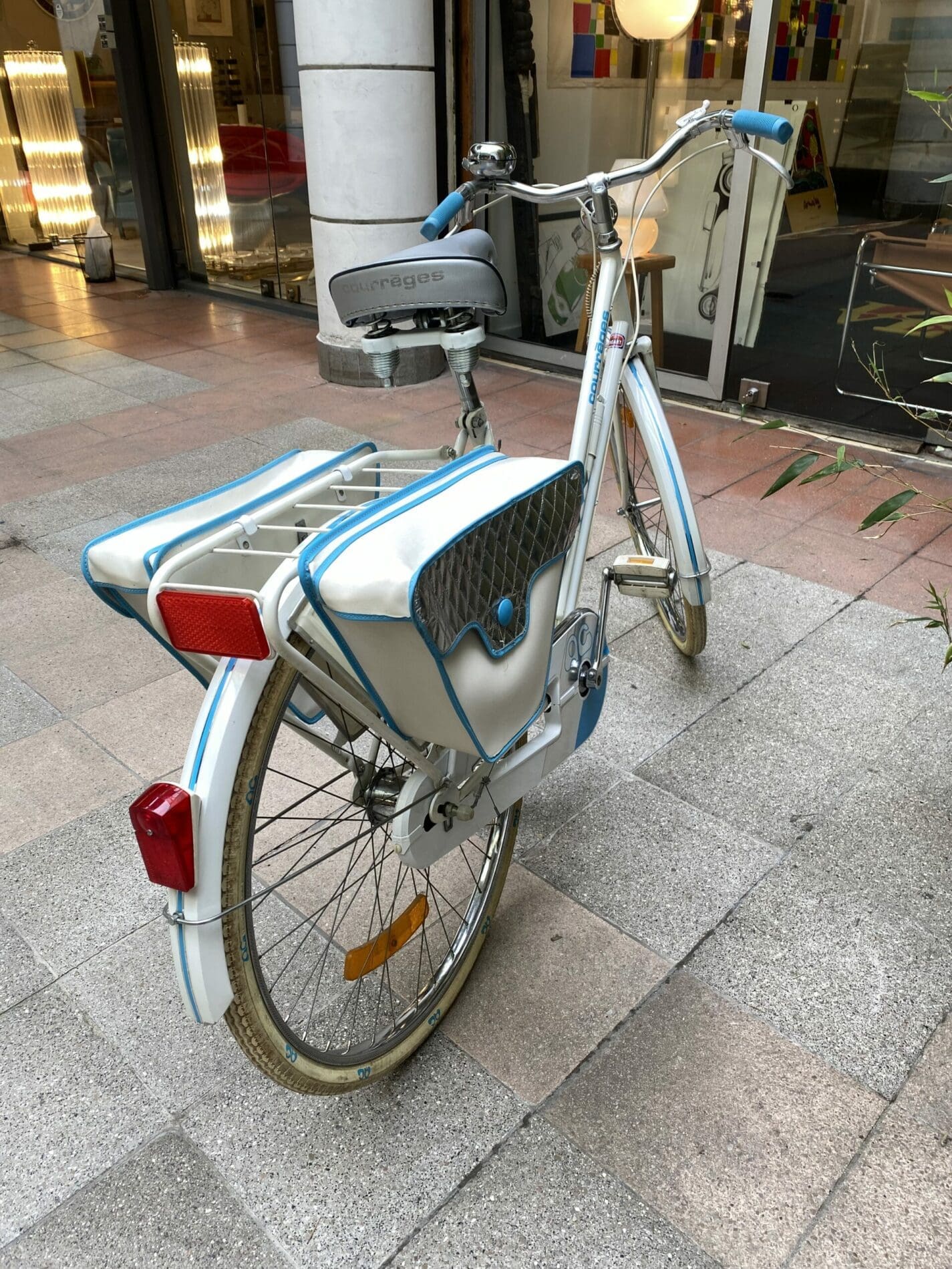 Vélo Femme Édition Limitée Courrèges/Peugeot – Un Collector Rare pour Fashionistas