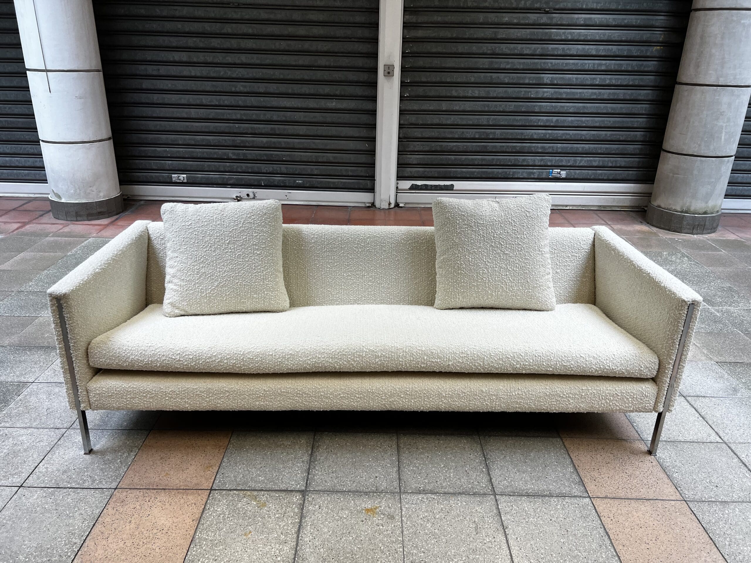 Canapé Pierre Paulin modèle 442 en bouclette écrue – Icône du design des années 60