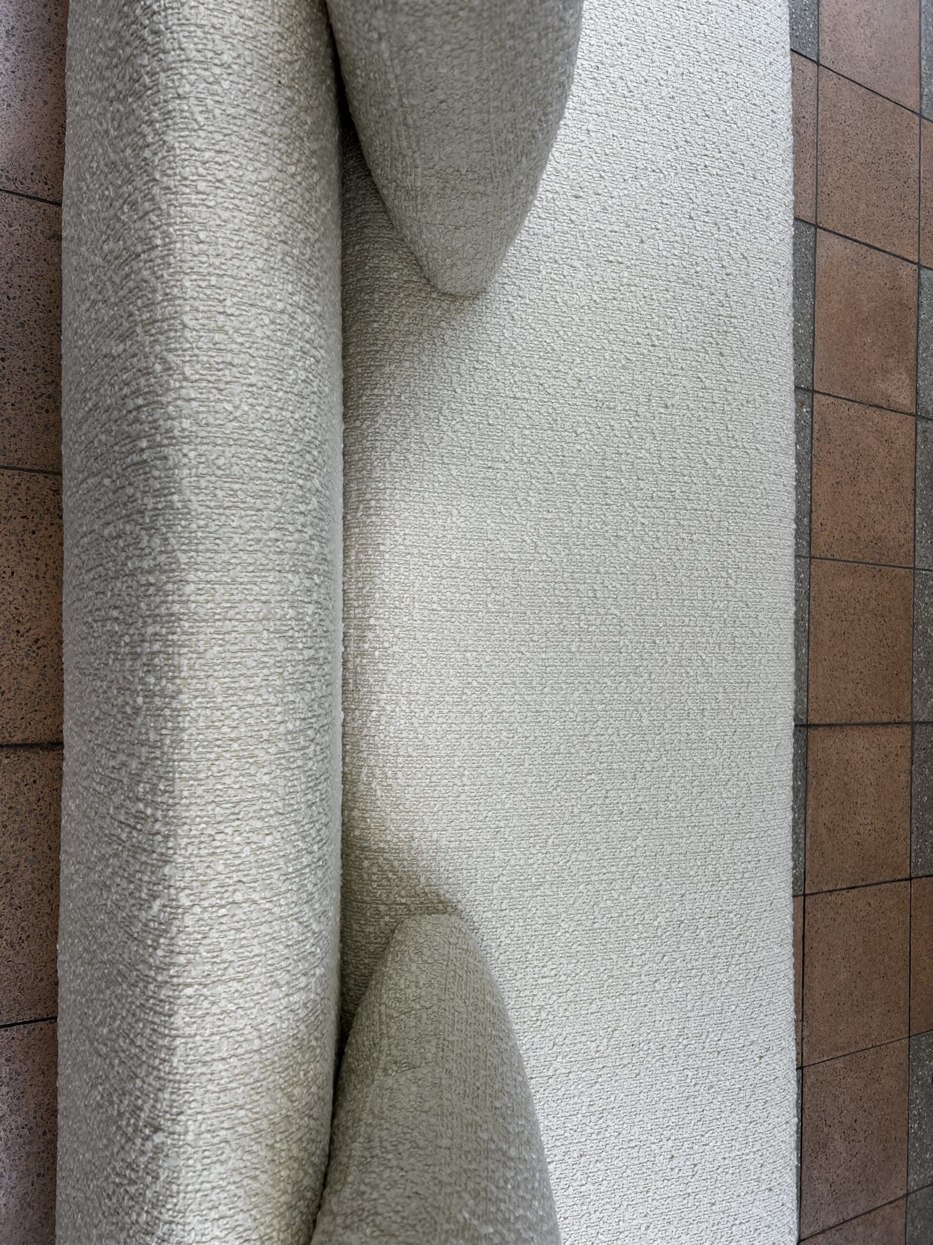 Canapé Pierre Paulin modèle 442 en bouclette écrue – Icône du design des années 60