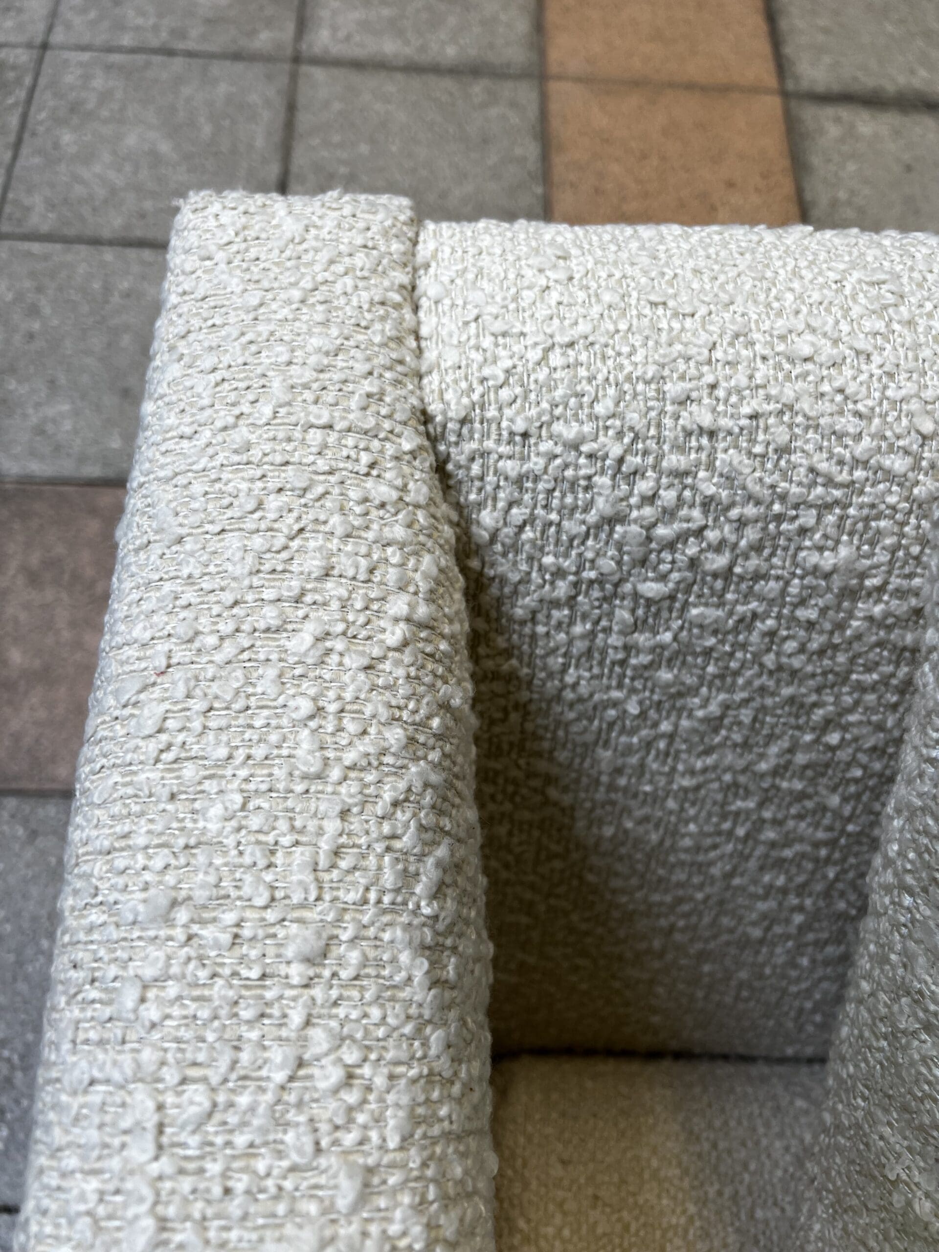 Canapé Pierre Paulin modèle 442 en bouclette écrue – Icône du design des années 60