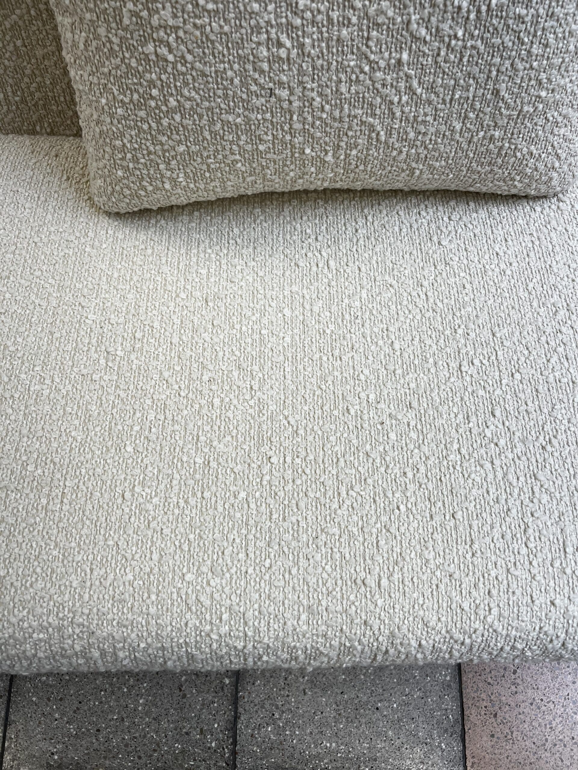 Canapé Pierre Paulin modèle 442 en bouclette écrue – Icône du design des années 60