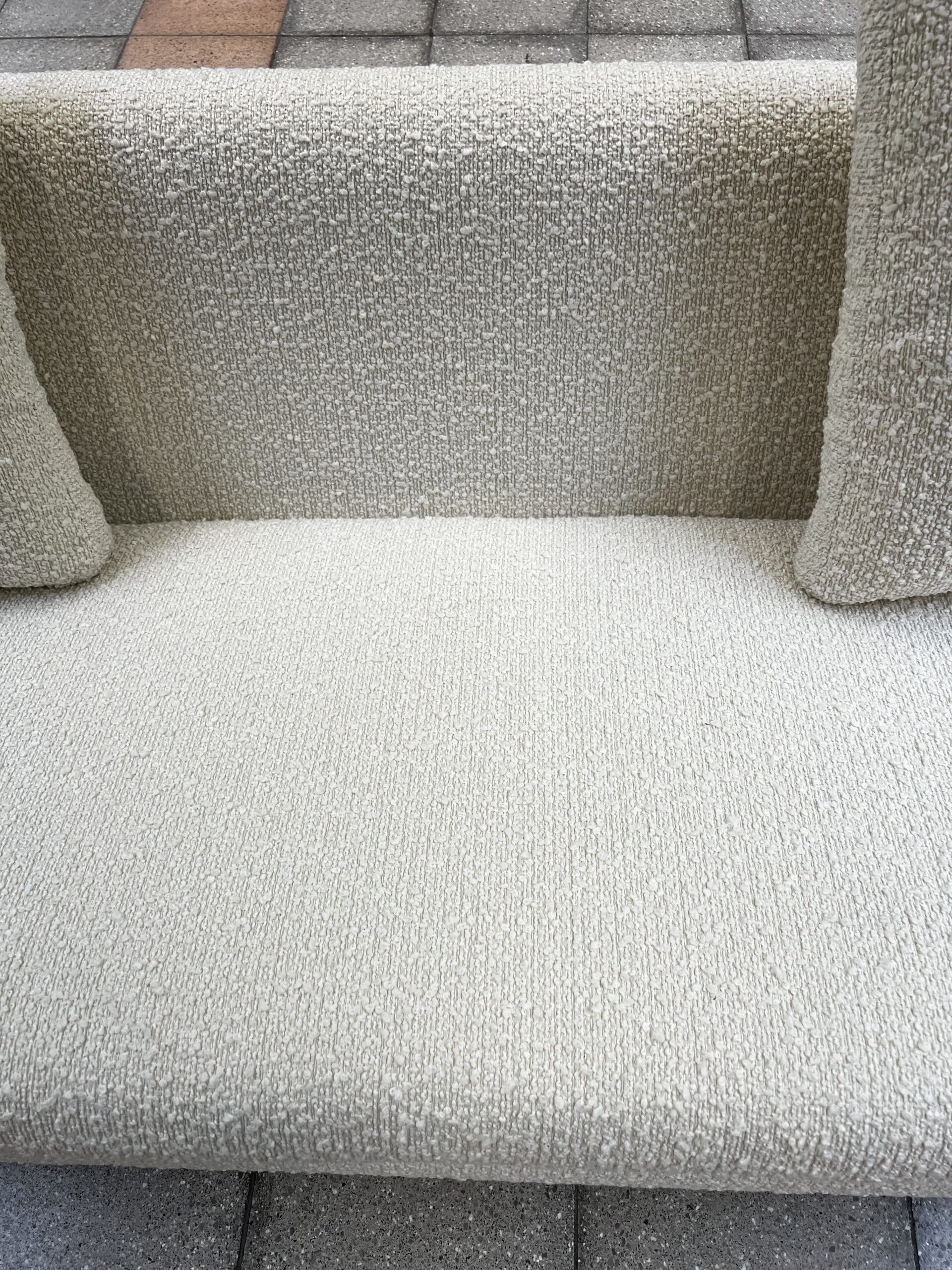 Canapé Pierre Paulin modèle 442 en bouclette écrue – Icône du design des années 60
